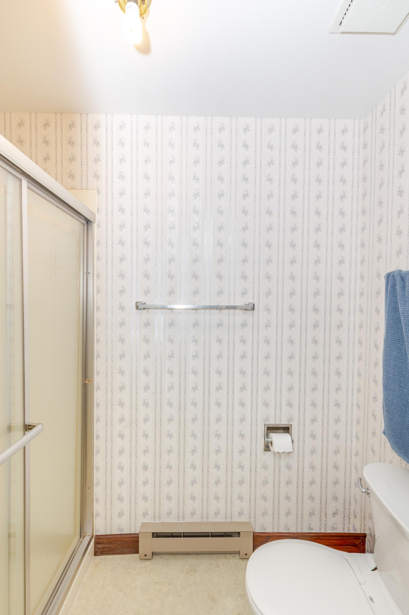 1980 condo for sale at 341 Prairiewood Circle S, Unit 207 in Fargo, ND — 2 bed, 2 bath (photo 19 of 34)