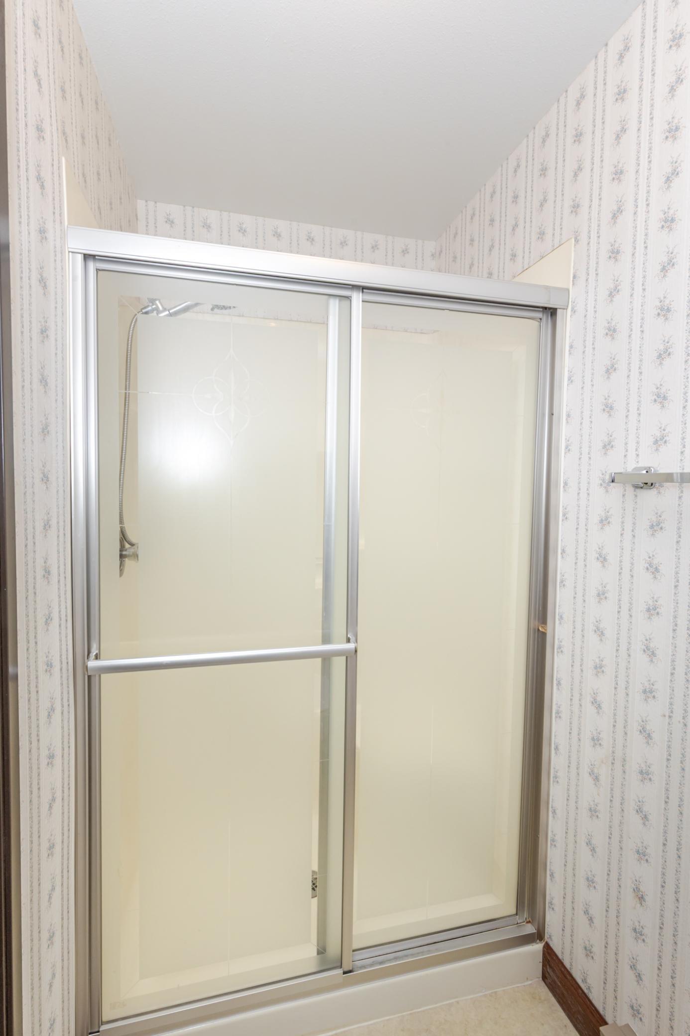 1980 condo for sale at 341 Prairiewood Circle S, Unit 207 in Fargo, ND — 2 bed, 2 bath (photo 20 of 34)