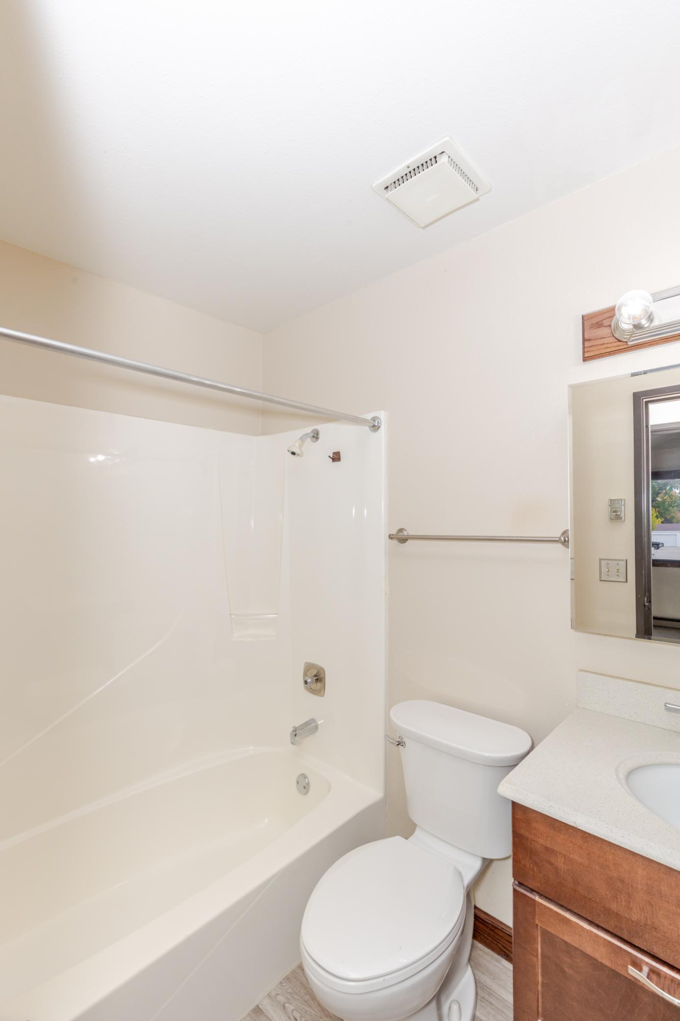 1980 condo for sale at 341 Prairiewood Circle S, Unit 207 in Fargo, ND — 2 bed, 2 bath (photo 23 of 34)