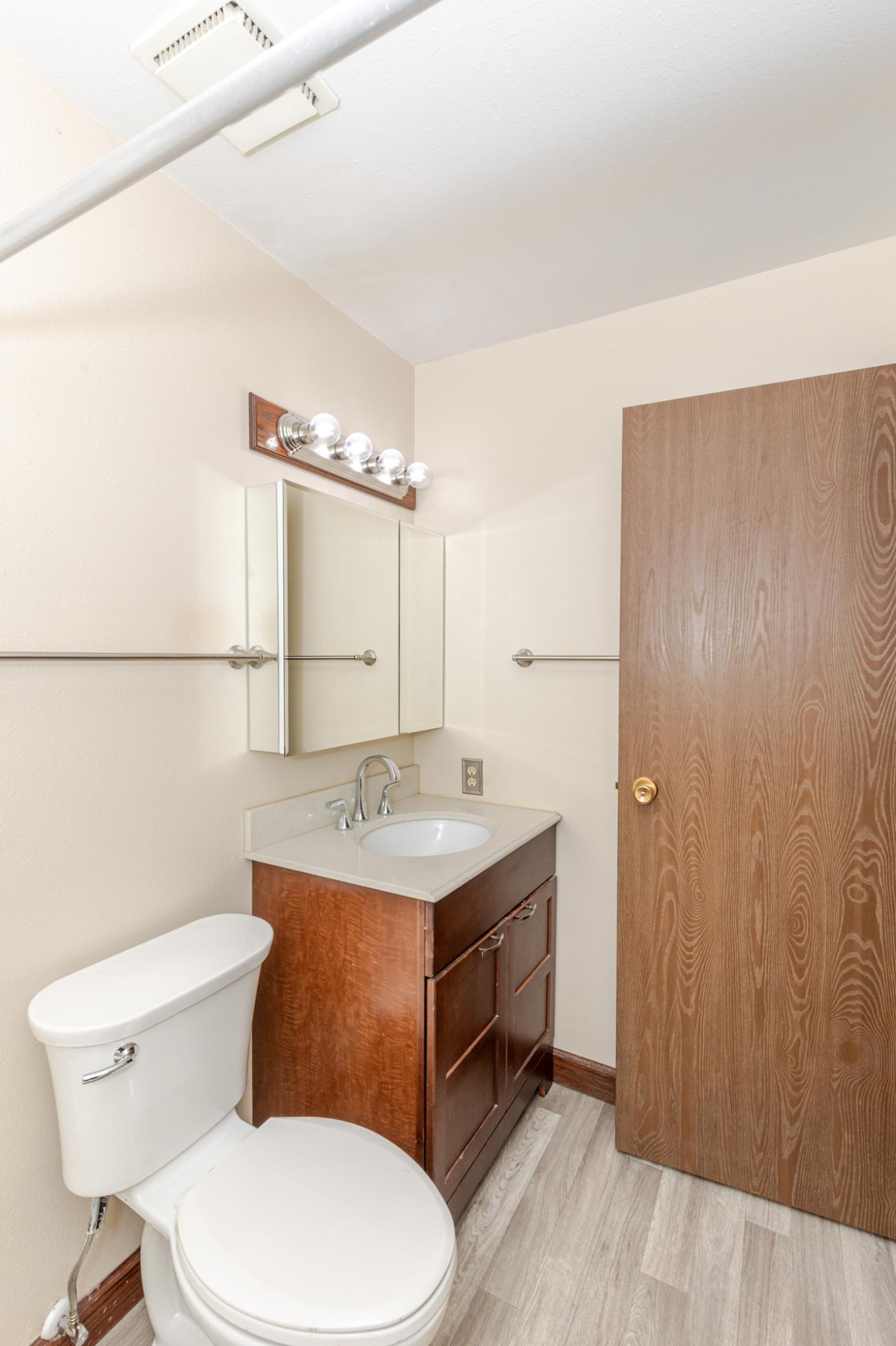 1980 condo for sale at 341 Prairiewood Circle S, Unit 207 in Fargo, ND — 2 bed, 2 bath (photo 24 of 34)