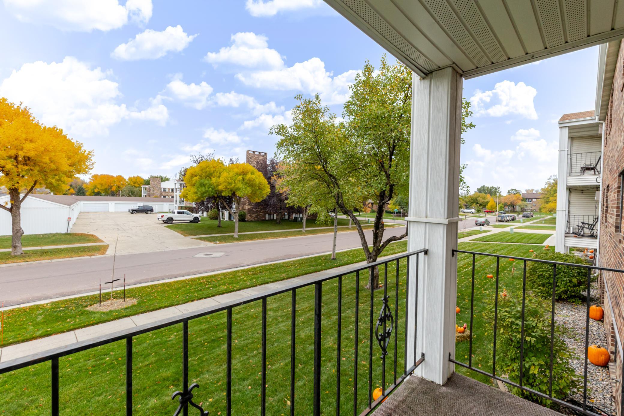 1980 condo for sale at 341 Prairiewood Circle S, Unit 207 in Fargo, ND — 2 bed, 2 bath (photo 28 of 34)