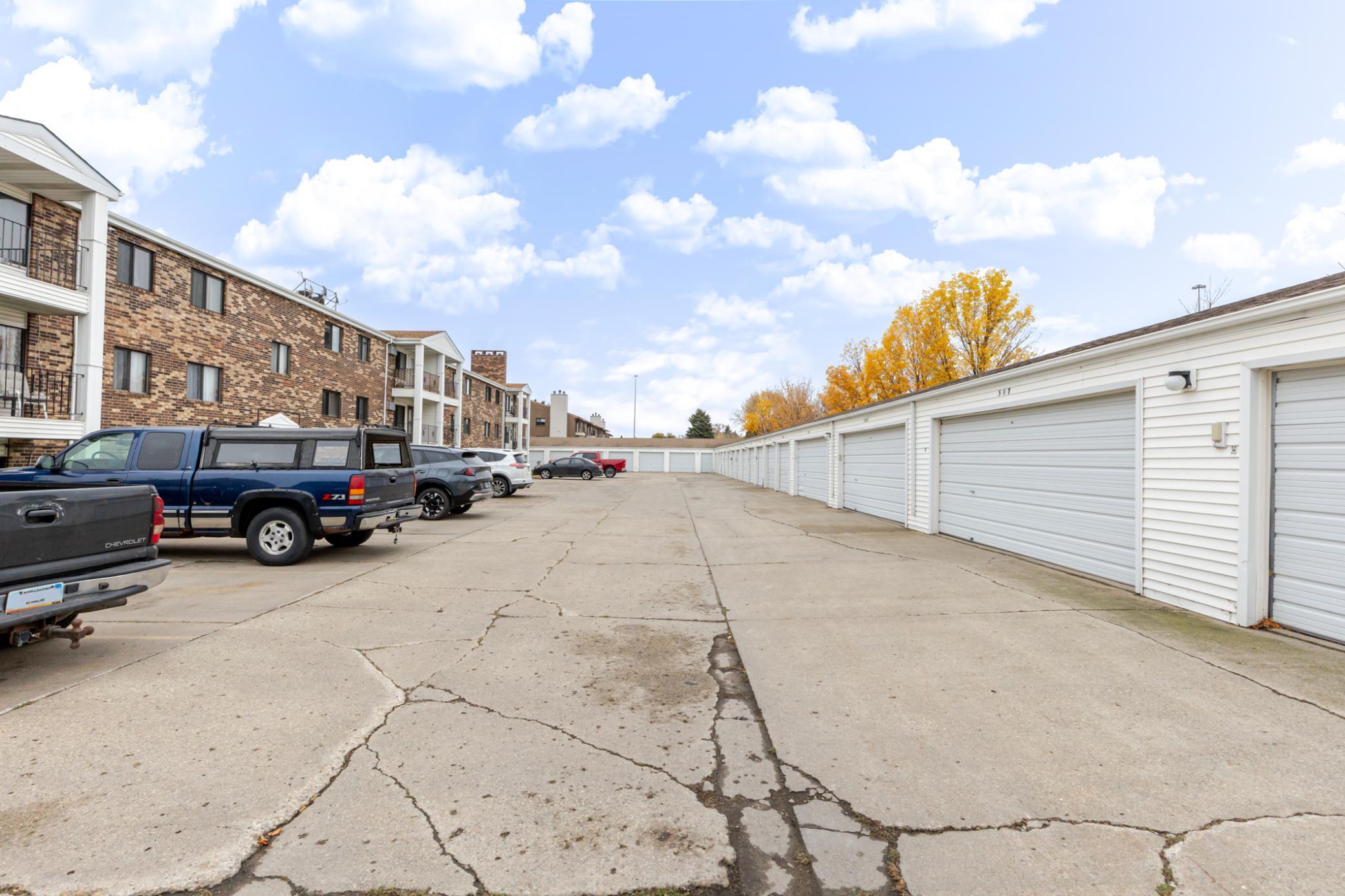 1980 condo for sale at 341 Prairiewood Circle S, Unit 207 in Fargo, ND — 2 bed, 2 bath (photo 30 of 34)