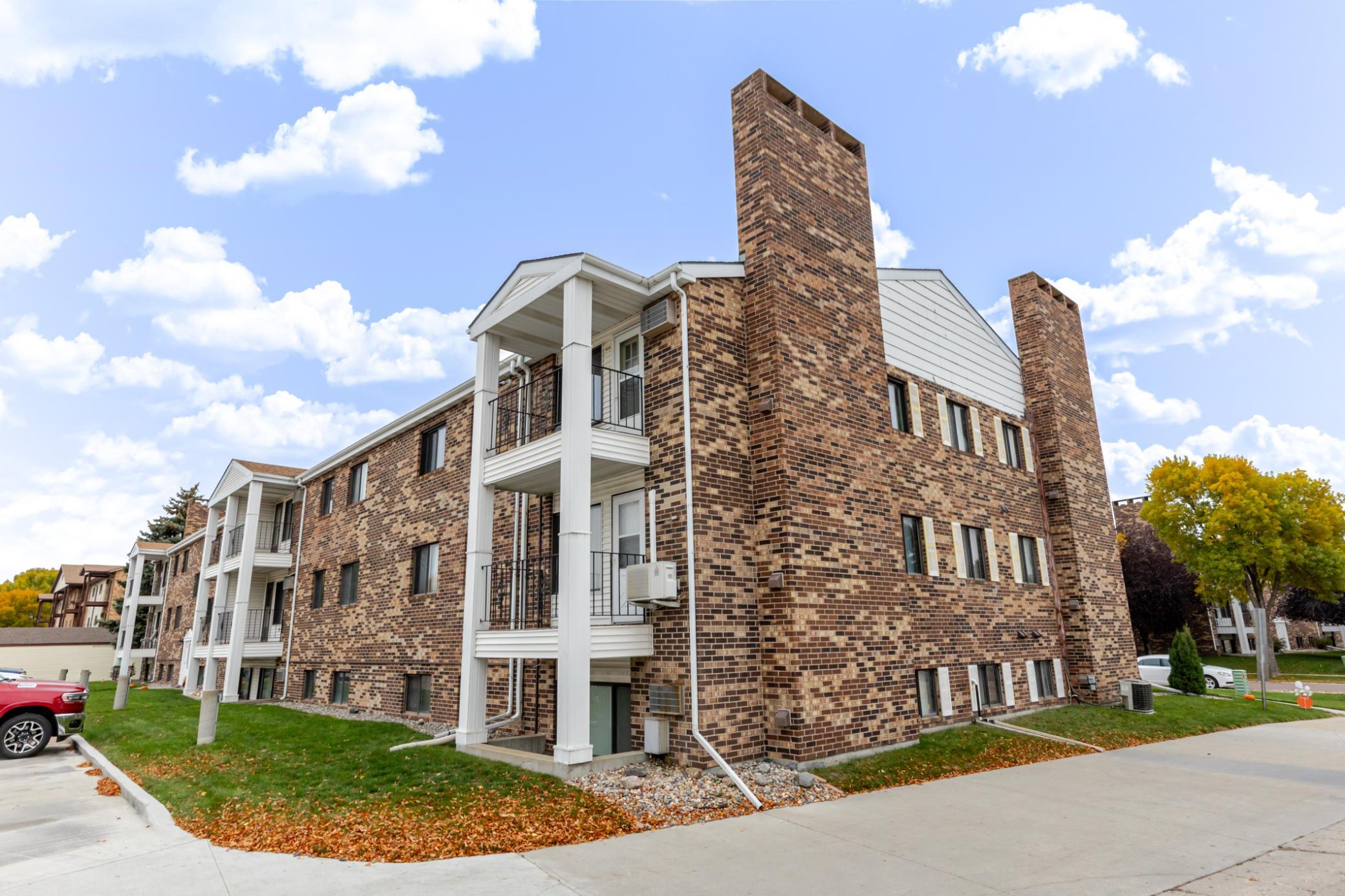 1980 condo for sale at 341 Prairiewood Circle S, Unit 207 in Fargo, ND — 2 bed, 2 bath (photo 32 of 34)