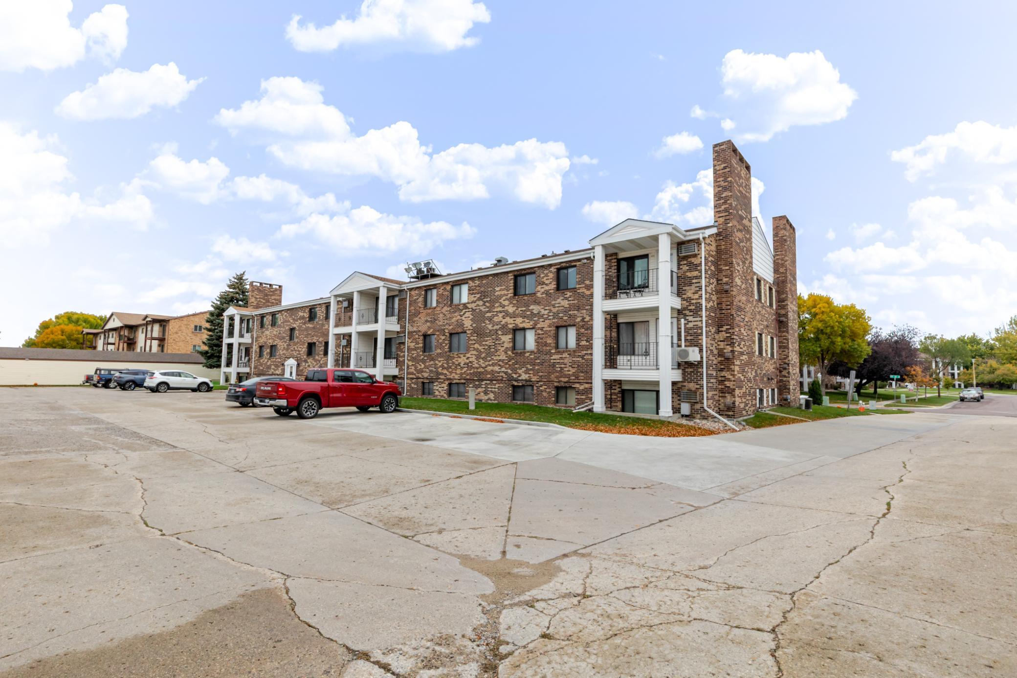 1980 condo for sale at 341 Prairiewood Circle S, Unit 207 in Fargo, ND — 2 bed, 2 bath (photo 33 of 34)