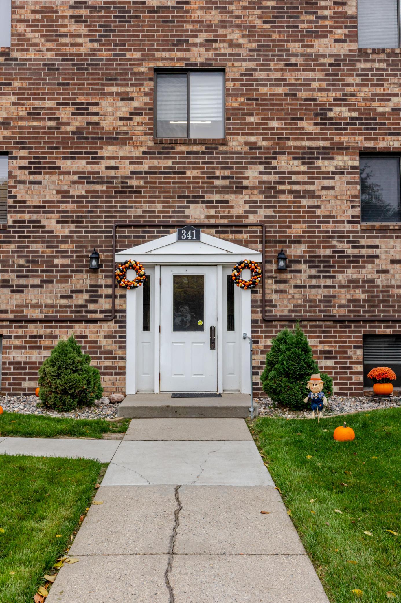 1980 condo for sale at 341 Prairiewood Circle S, Unit 207 in Fargo, ND — 2 bed, 2 bath (photo 6 of 34)