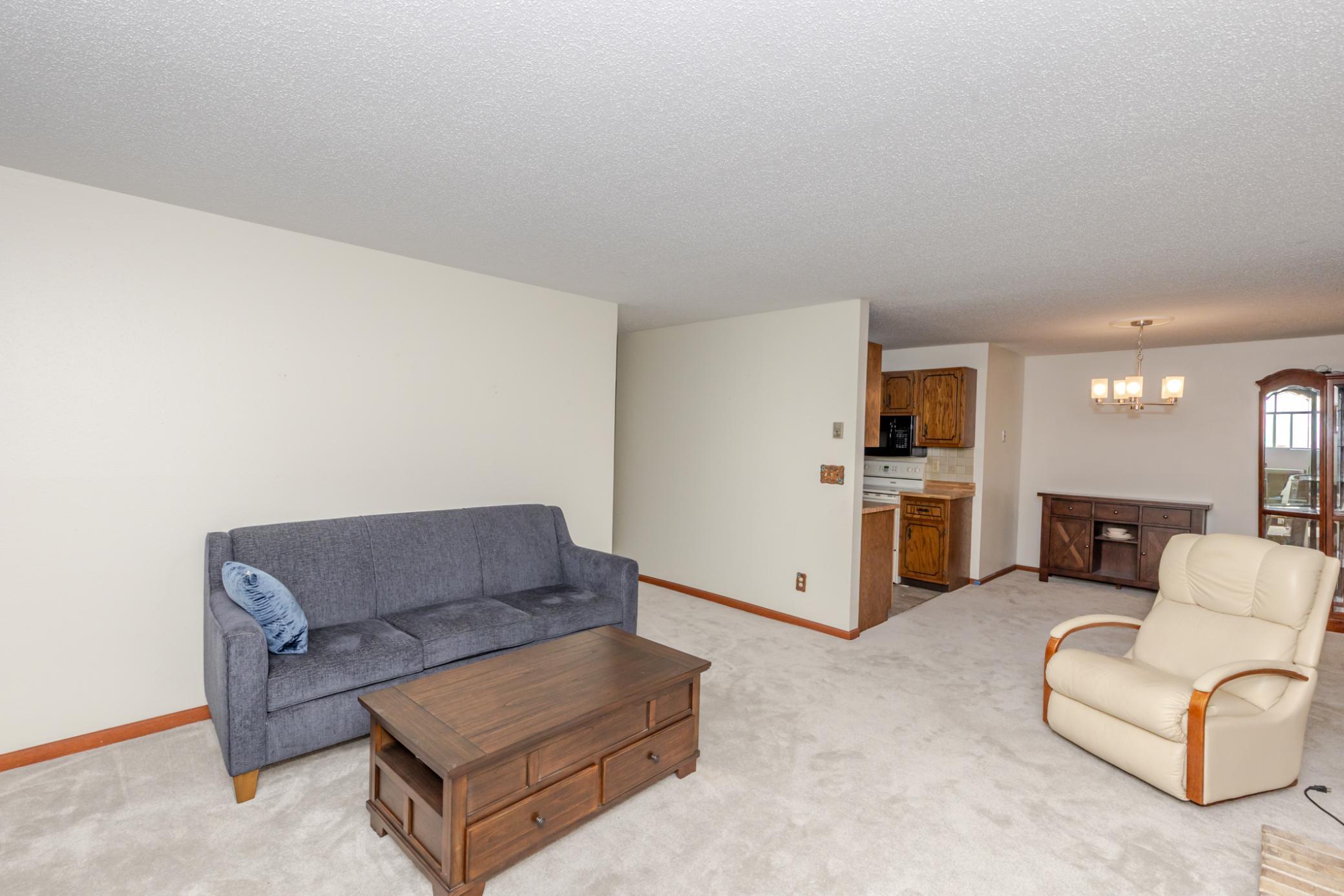 1980 condo for sale at 341 Prairiewood Circle S, Unit 207 in Fargo, ND — 2 bed, 2 bath (photo 9 of 34)