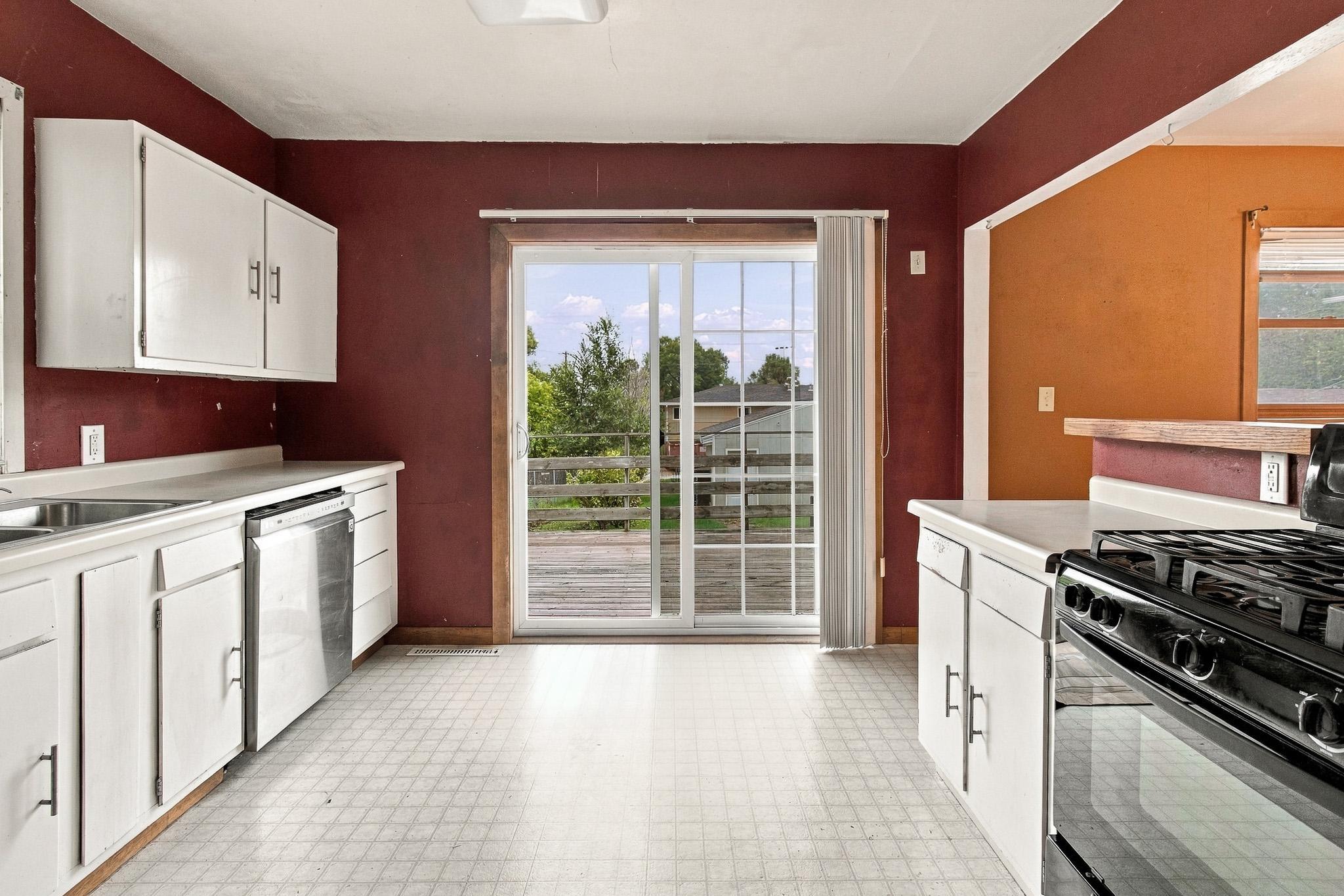 1927 single family home for sale at 819 1st Street N in Fargo, ND — 3 bed, 2 bath (photo 11 of 23)