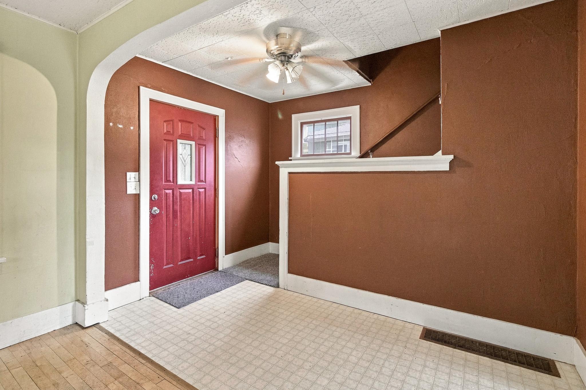1927 single family home for sale at 819 1st Street N in Fargo, ND — 3 bed, 2 bath (photo 3 of 23)