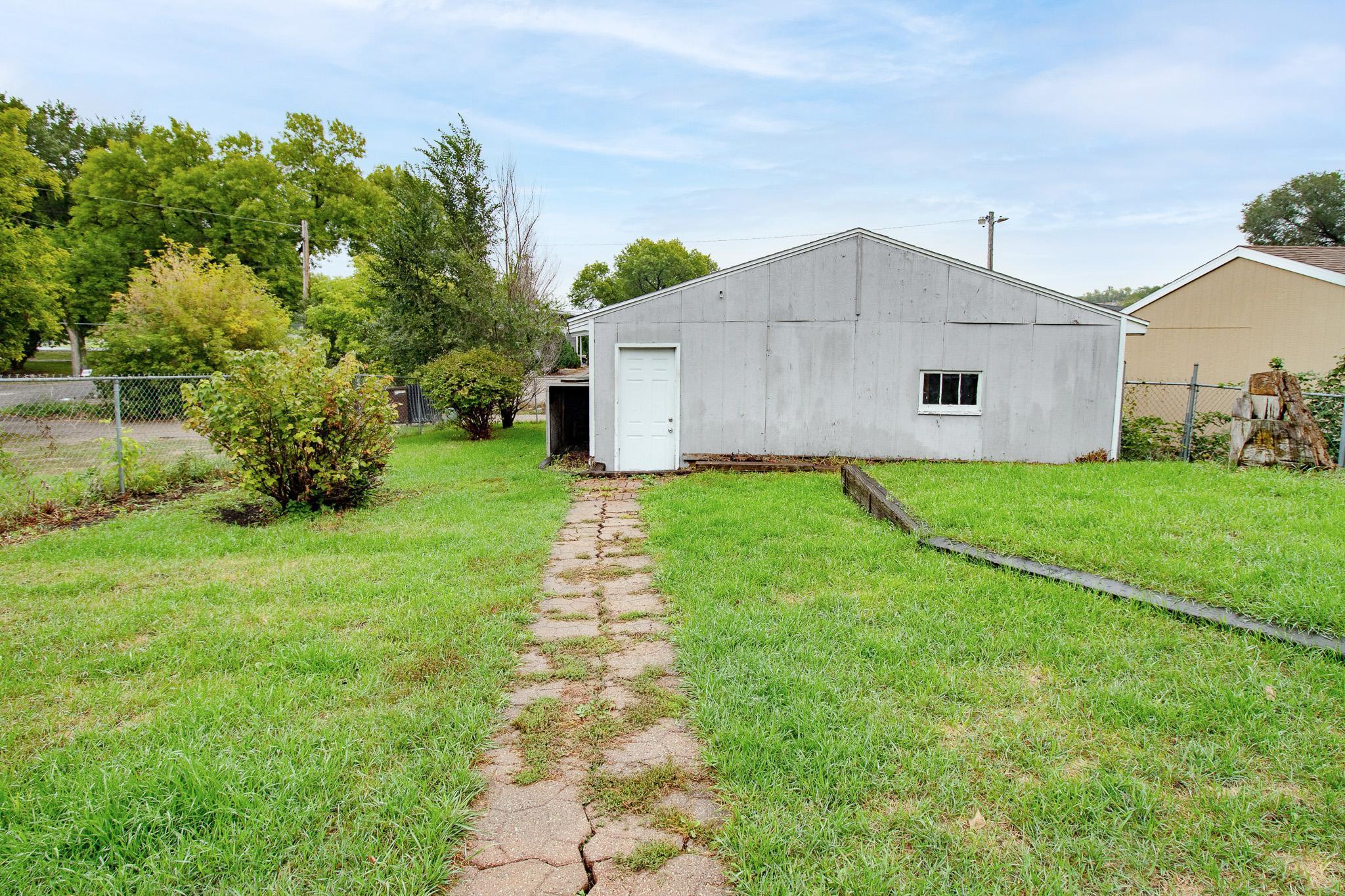 1927 single family home for sale at 819 1st Street N in Fargo, ND — 3 bed, 2 bath (photo 23 of 23)