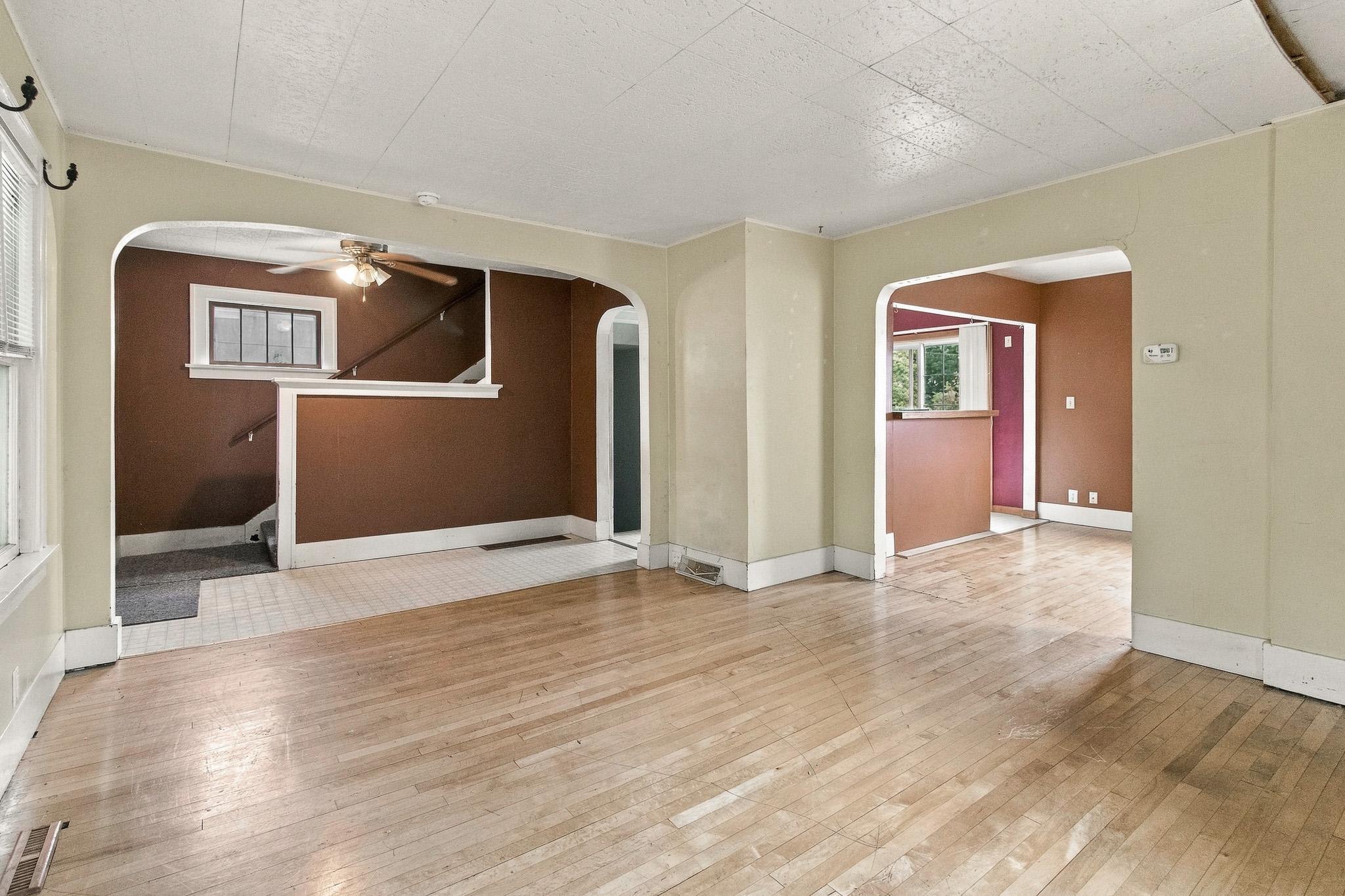 1927 single family home for sale at 819 1st Street N in Fargo, ND — 3 bed, 2 bath (photo 4 of 23)