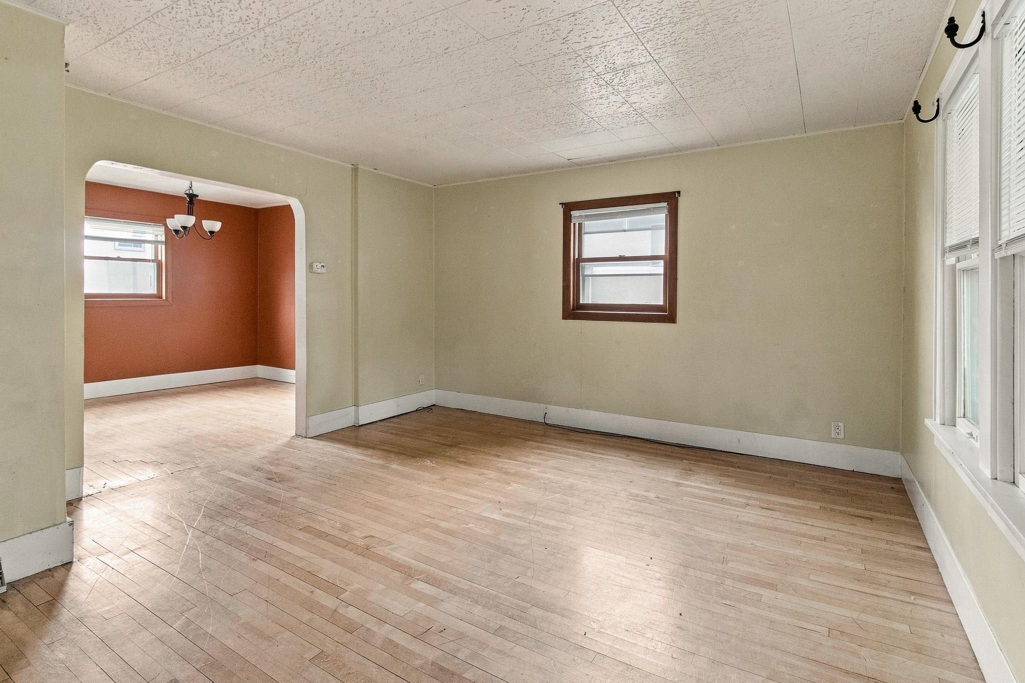 1927 single family home for sale at 819 1st Street N in Fargo, ND — 3 bed, 2 bath (photo 6 of 23)