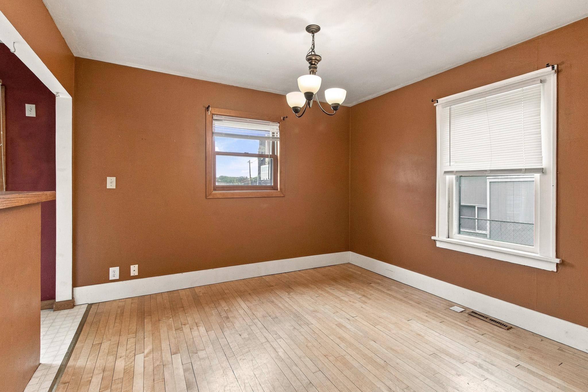 1927 single family home for sale at 819 1st Street N in Fargo, ND — 3 bed, 2 bath (photo 7 of 23)