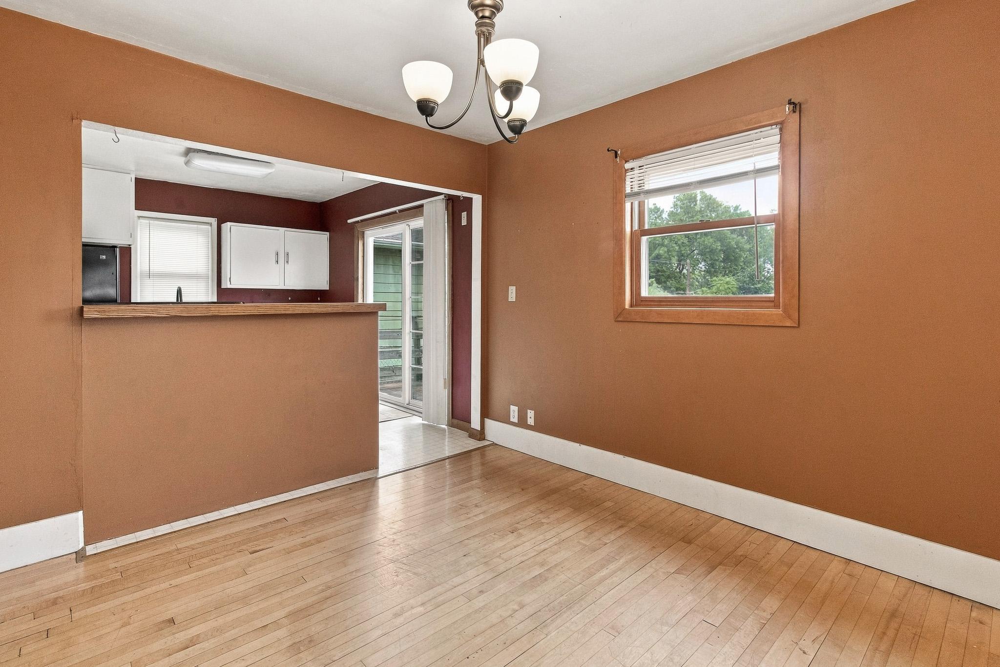1927 single family home for sale at 819 1st Street N in Fargo, ND — 3 bed, 2 bath (photo 8 of 23)