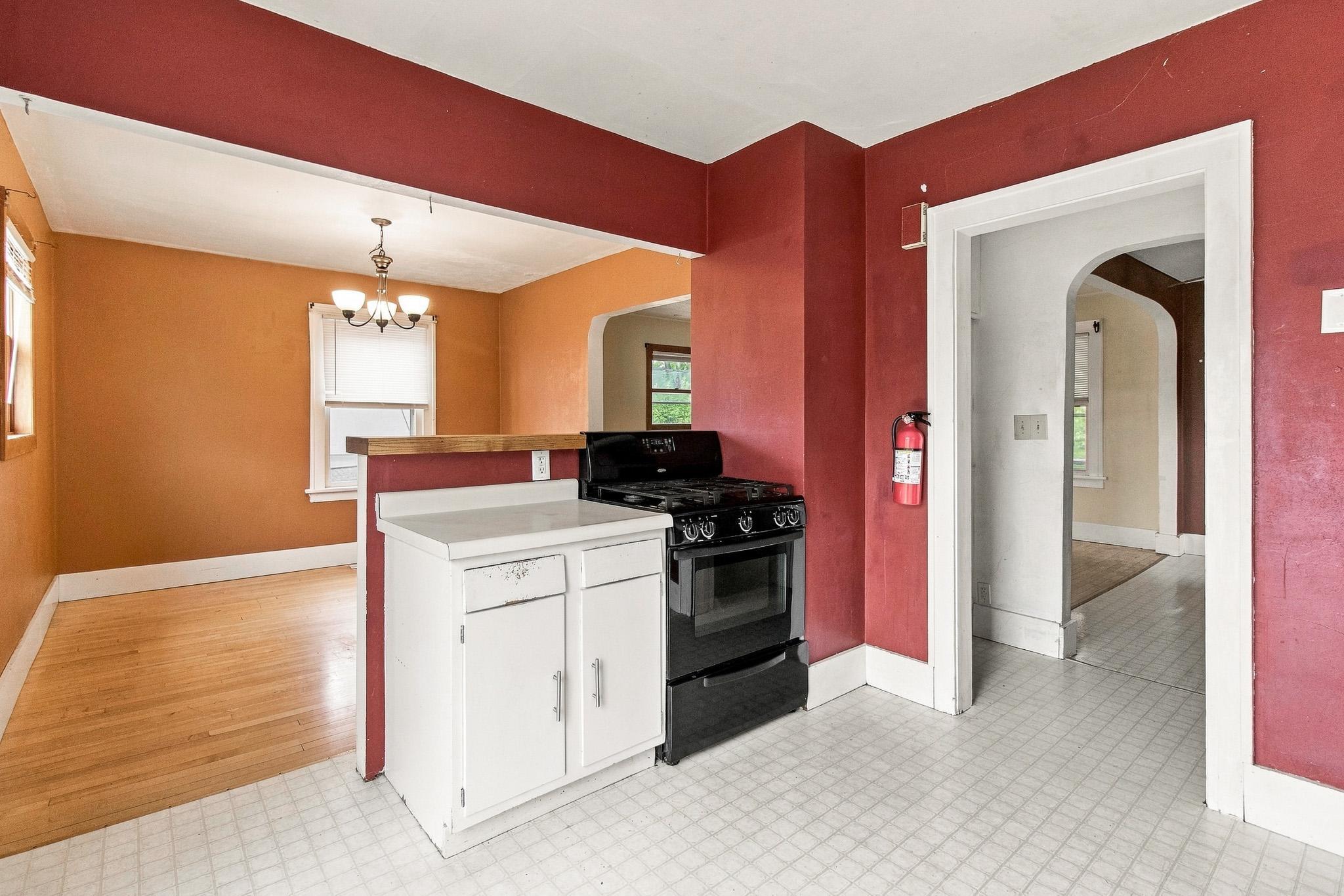 1927 single family home for sale at 819 1st Street N in Fargo, ND — 3 bed, 2 bath (photo 9 of 23)