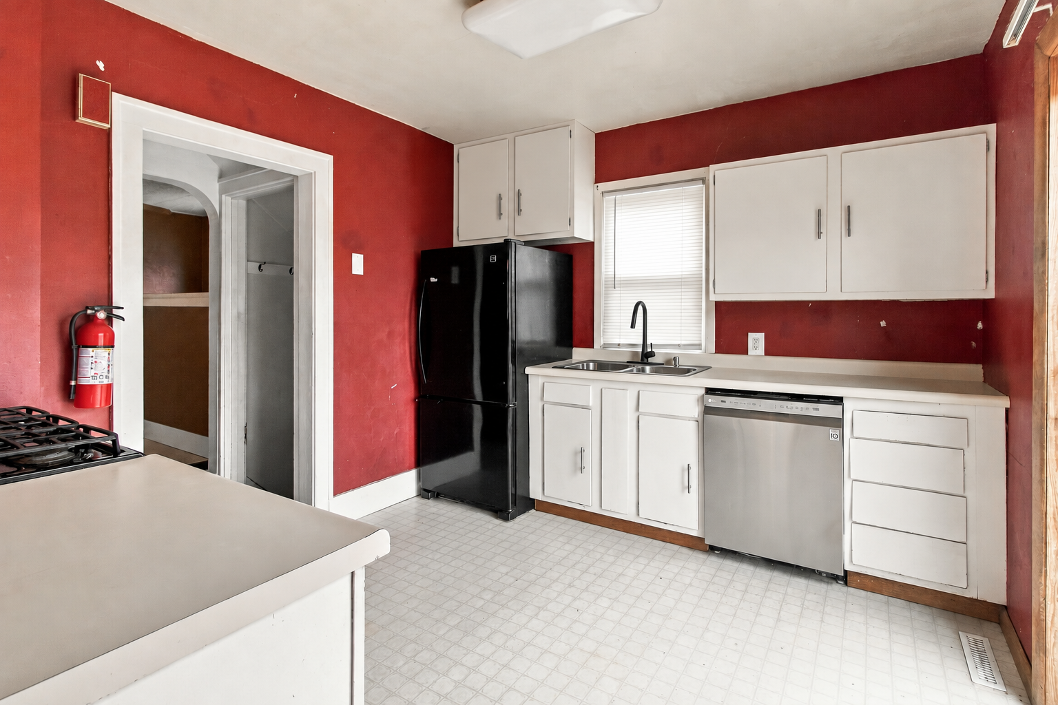 1927 single family home for sale at 819 1st Street N in Fargo, ND — 3 bed, 2 bath (photo 10 of 23)