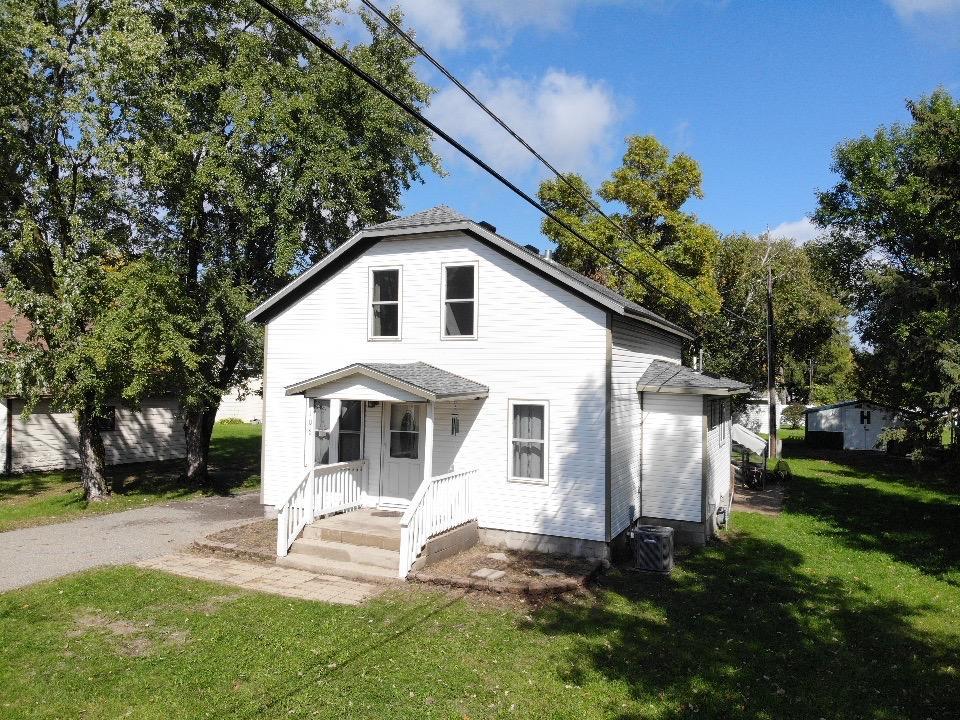 1910 single family home for sale at 106 Cedar Avenue NE in Wadena, MN — 4 bed, 2 bath (photo 2 of 46)