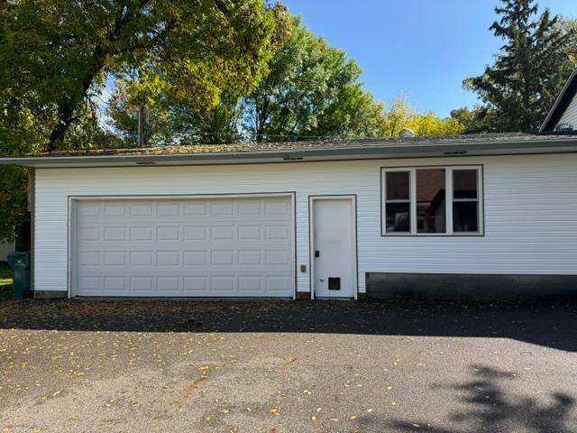 1910 single family home for sale at 106 Cedar Avenue NE in Wadena, MN — 4 bed, 2 bath (photo 5 of 46)