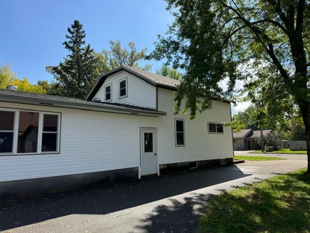 1910 single family home for sale at 106 Cedar Avenue NE in Wadena, MN — 4 bed, 2 bath (photo 6 of 46)