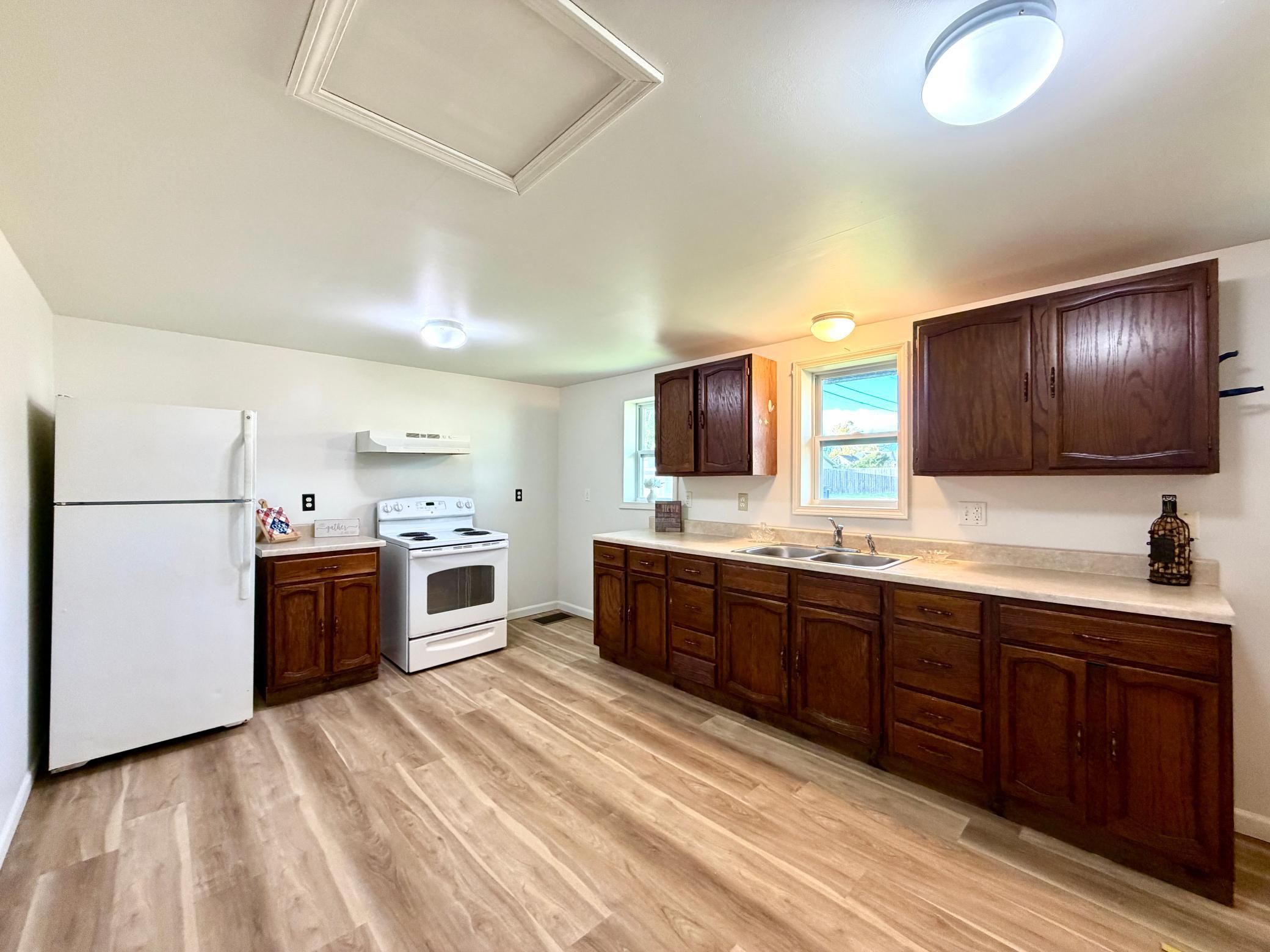1940 single family home for sale at 615 6th Street SE in Bemidji, MN — 3 bed, 2 bath (photo 2 of 27)