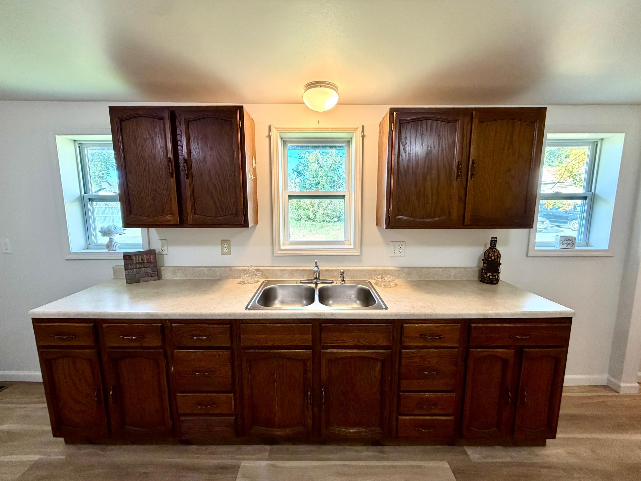 1940 single family home for sale at 615 6th Street SE in Bemidji, MN — 3 bed, 2 bath (photo 5 of 27)