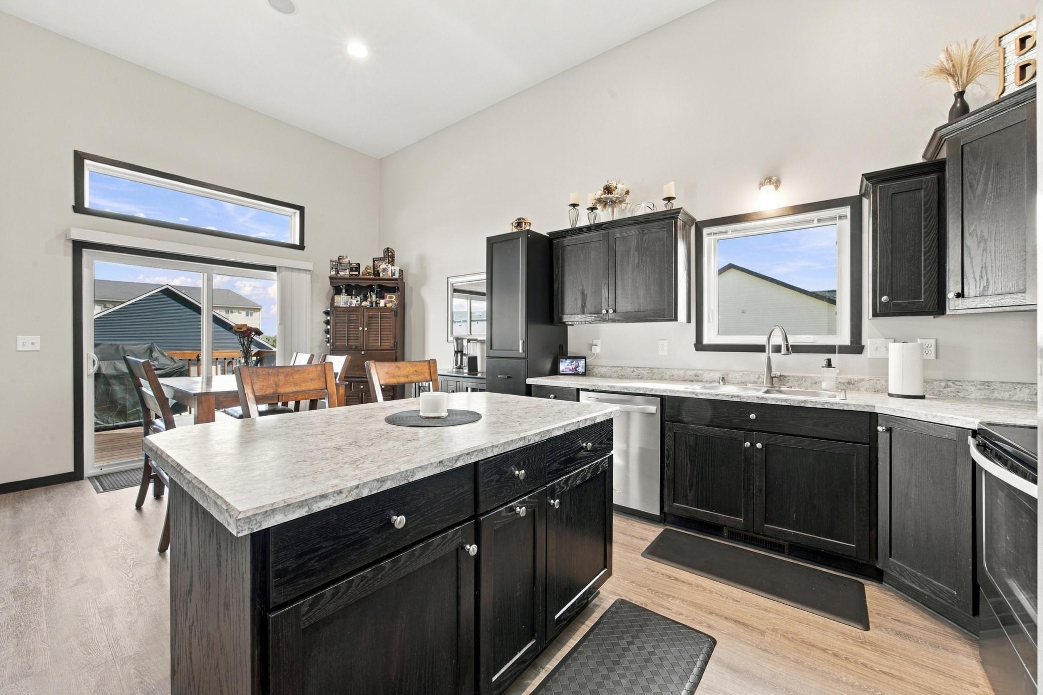 2017 single family home for sale at 3556 17th Street S in Moorhead, MN — 3 bed, 3 bath (photo 11 of 40)
