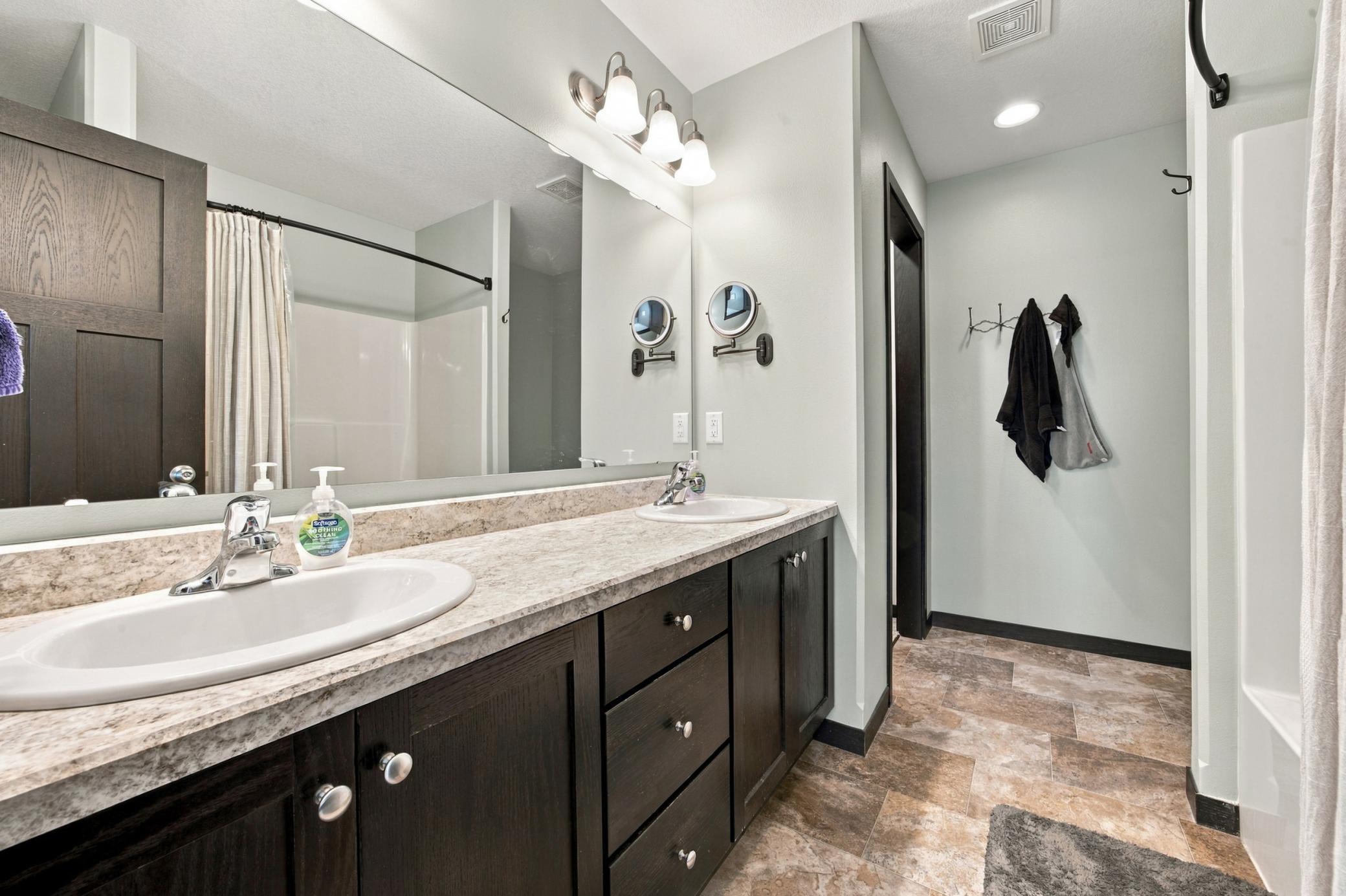 2017 single family home for sale at 3556 17th Street S in Moorhead, MN — 3 bed, 3 bath (photo 18 of 40)