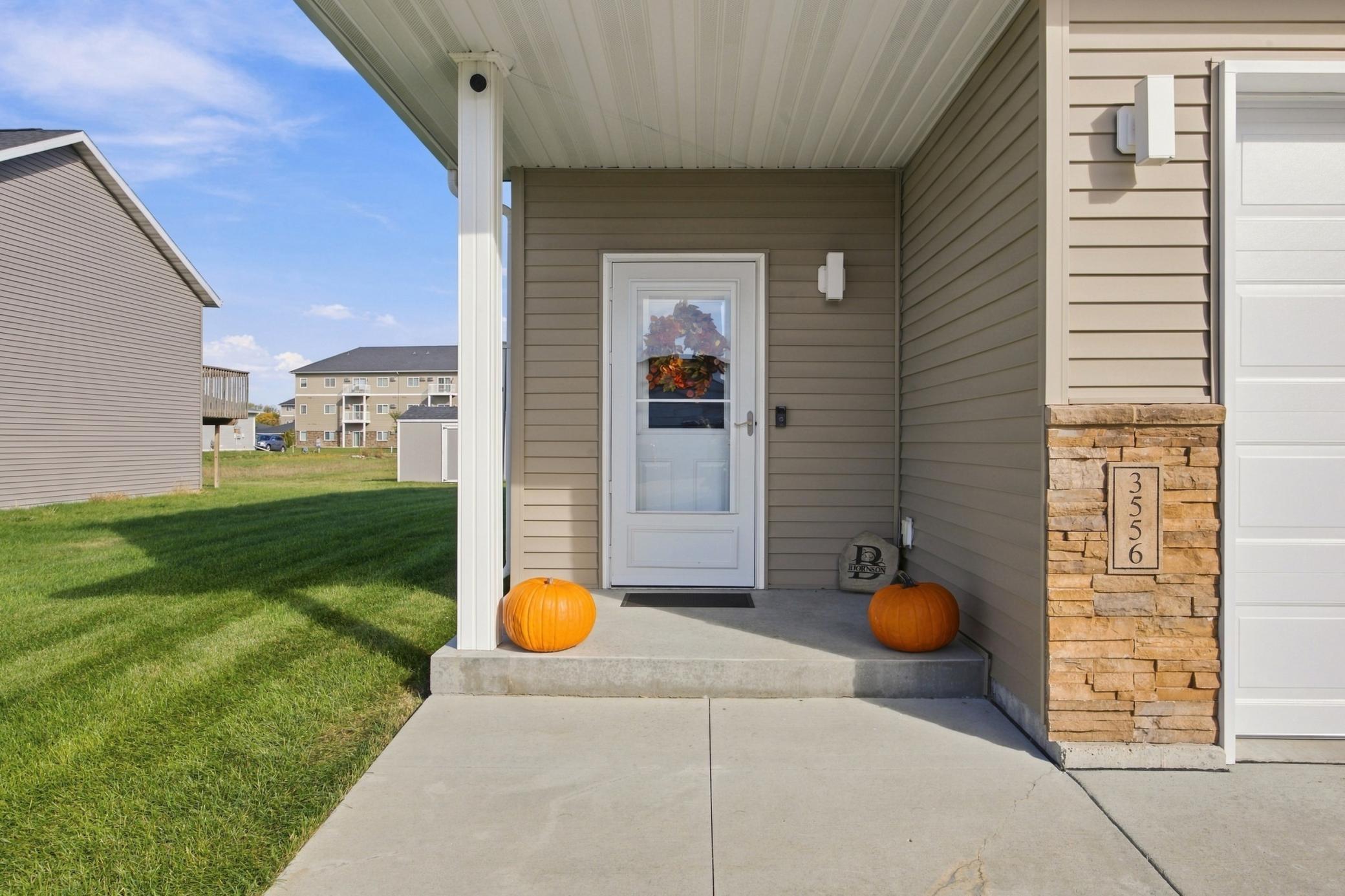 2017 single family home for sale at 3556 17th Street S in Moorhead, MN — 3 bed, 3 bath (photo 3 of 40)