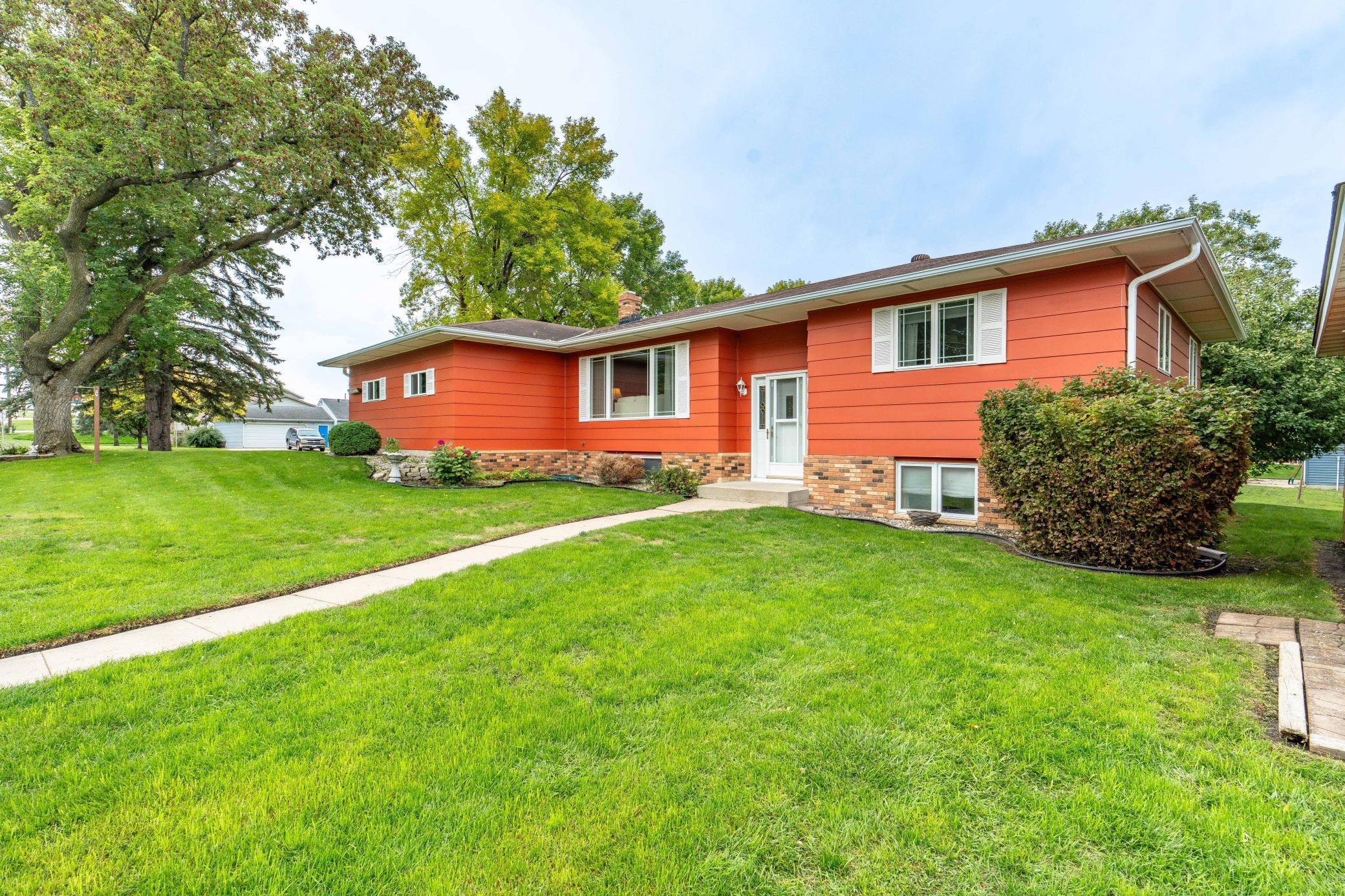 1973 single family home for sale at 1320 S Mabelle Avenue in Fergus Falls, MN — 4 bed, 2 bath (photo 2 of 55)
