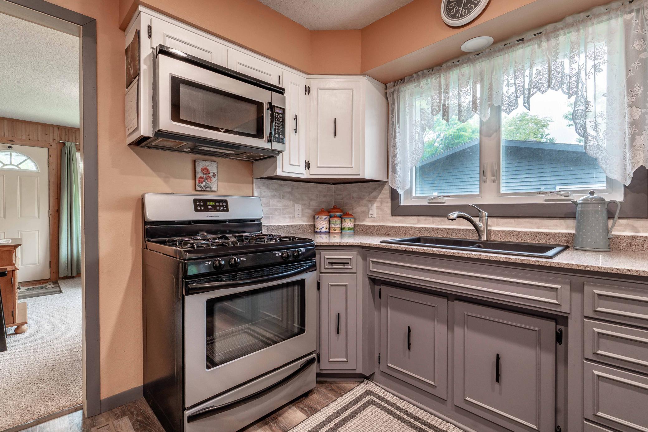 1973 single family home for sale at 1320 S Mabelle Avenue in Fergus Falls, MN — 4 bed, 2 bath (photo 12 of 55)