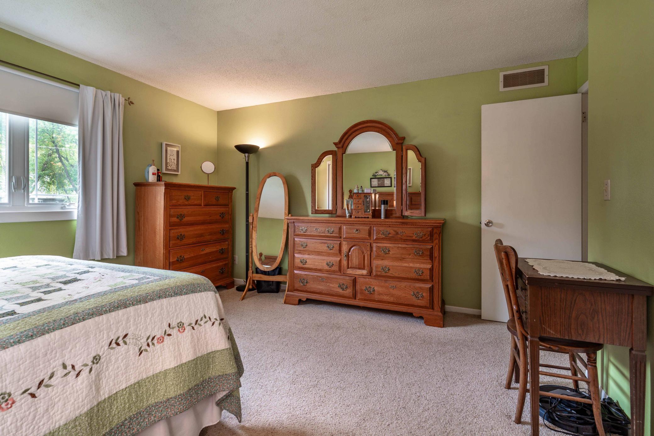 1973 single family home for sale at 1320 S Mabelle Avenue in Fergus Falls, MN — 4 bed, 2 bath (photo 26 of 55)