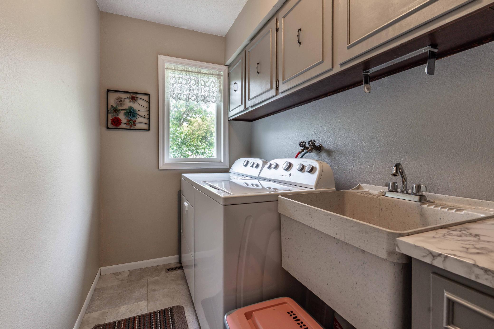 1973 single family home for sale at 1320 S Mabelle Avenue in Fergus Falls, MN — 4 bed, 2 bath (photo 27 of 55)