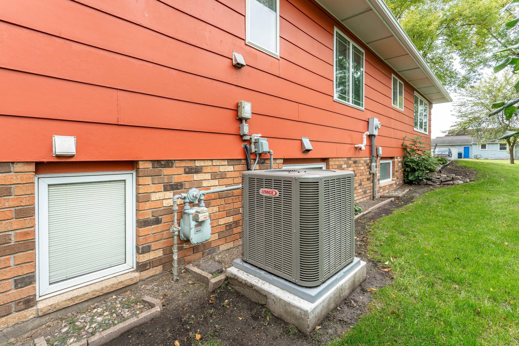 1973 single family home for sale at 1320 S Mabelle Avenue in Fergus Falls, MN — 4 bed, 2 bath (photo 4 of 55)