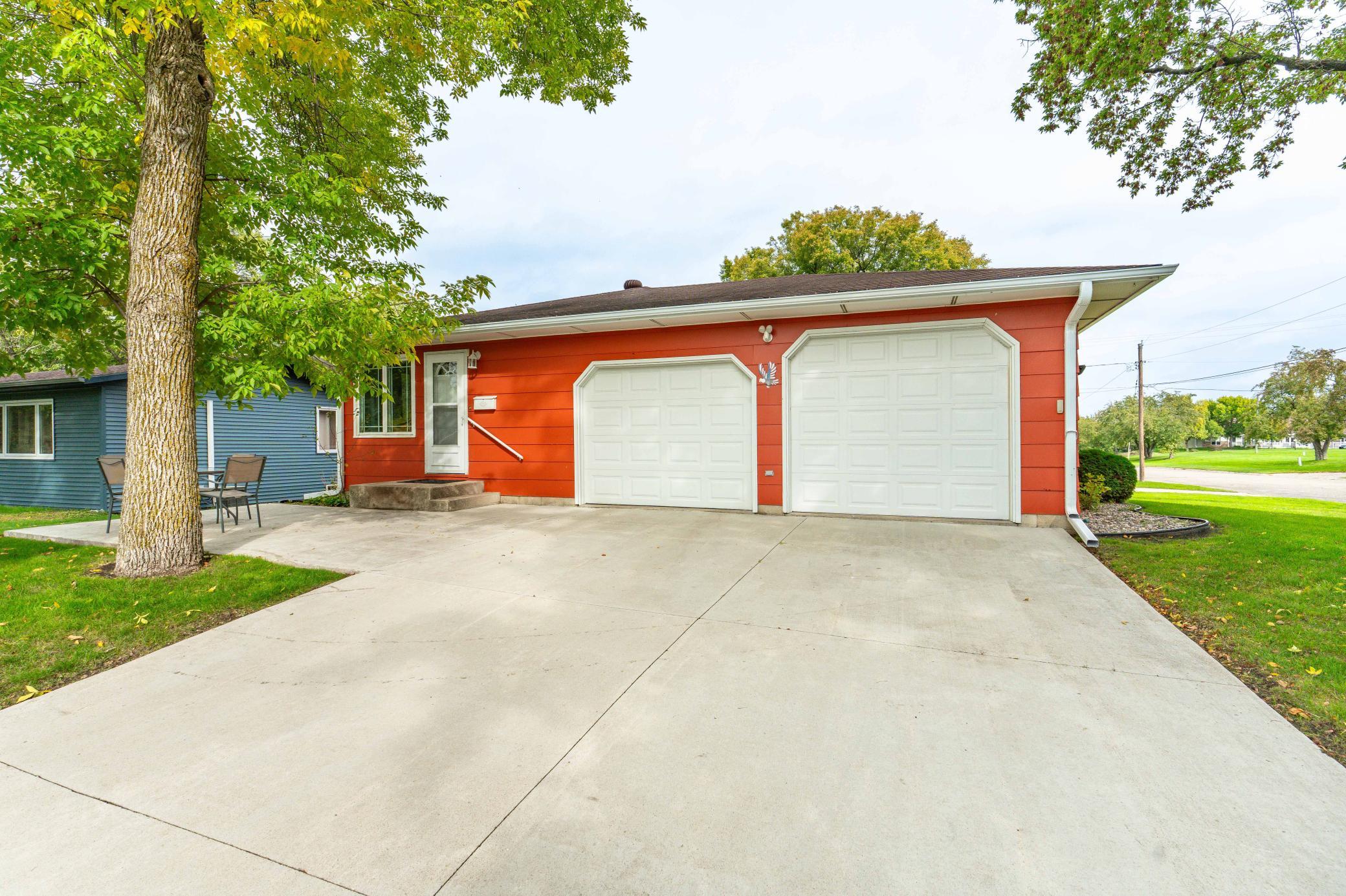 1973 single family home for sale at 1320 S Mabelle Avenue in Fergus Falls, MN — 4 bed, 2 bath (photo 5 of 55)