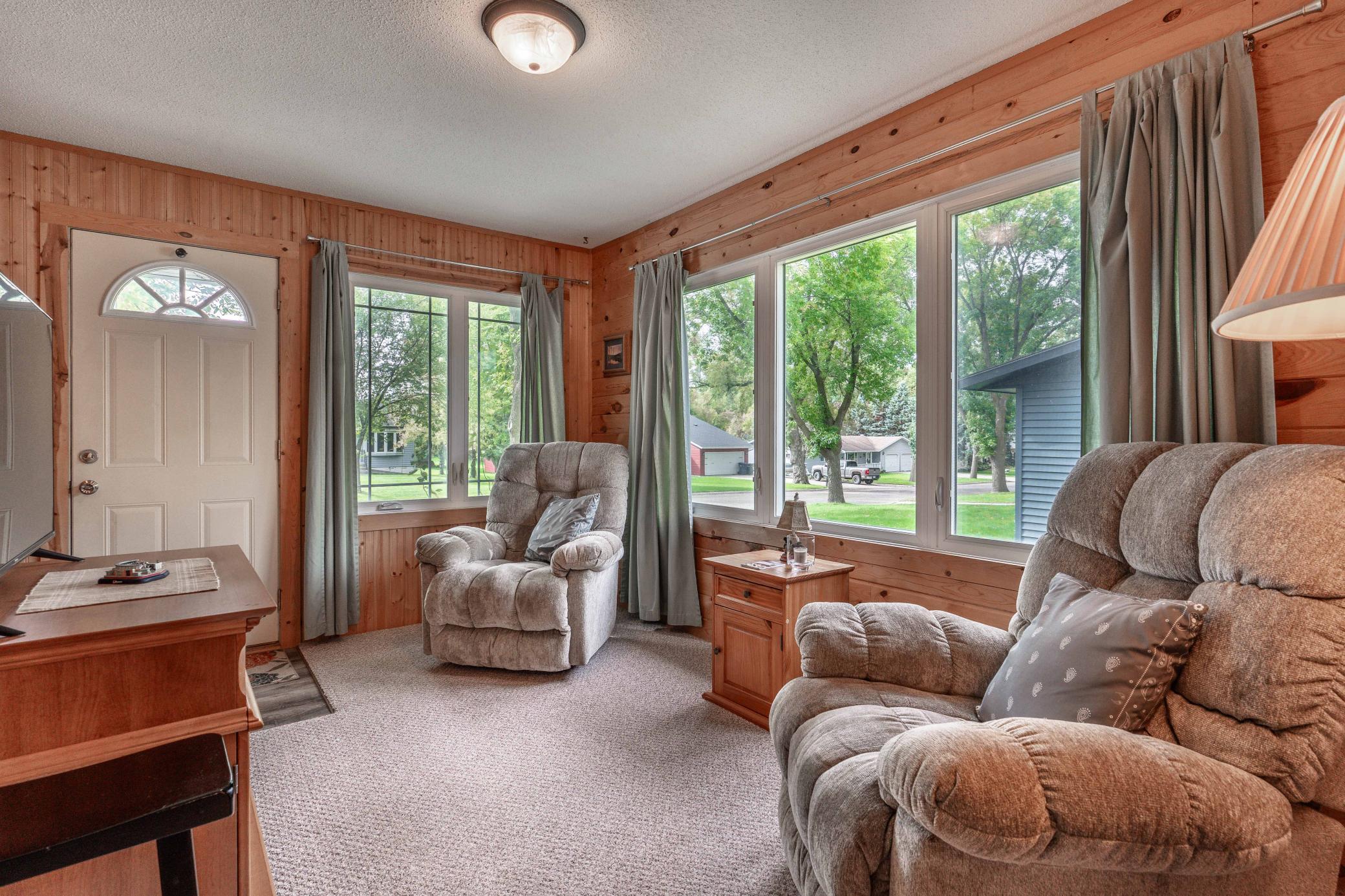 1973 single family home for sale at 1320 S Mabelle Avenue in Fergus Falls, MN — 4 bed, 2 bath (photo 9 of 55)