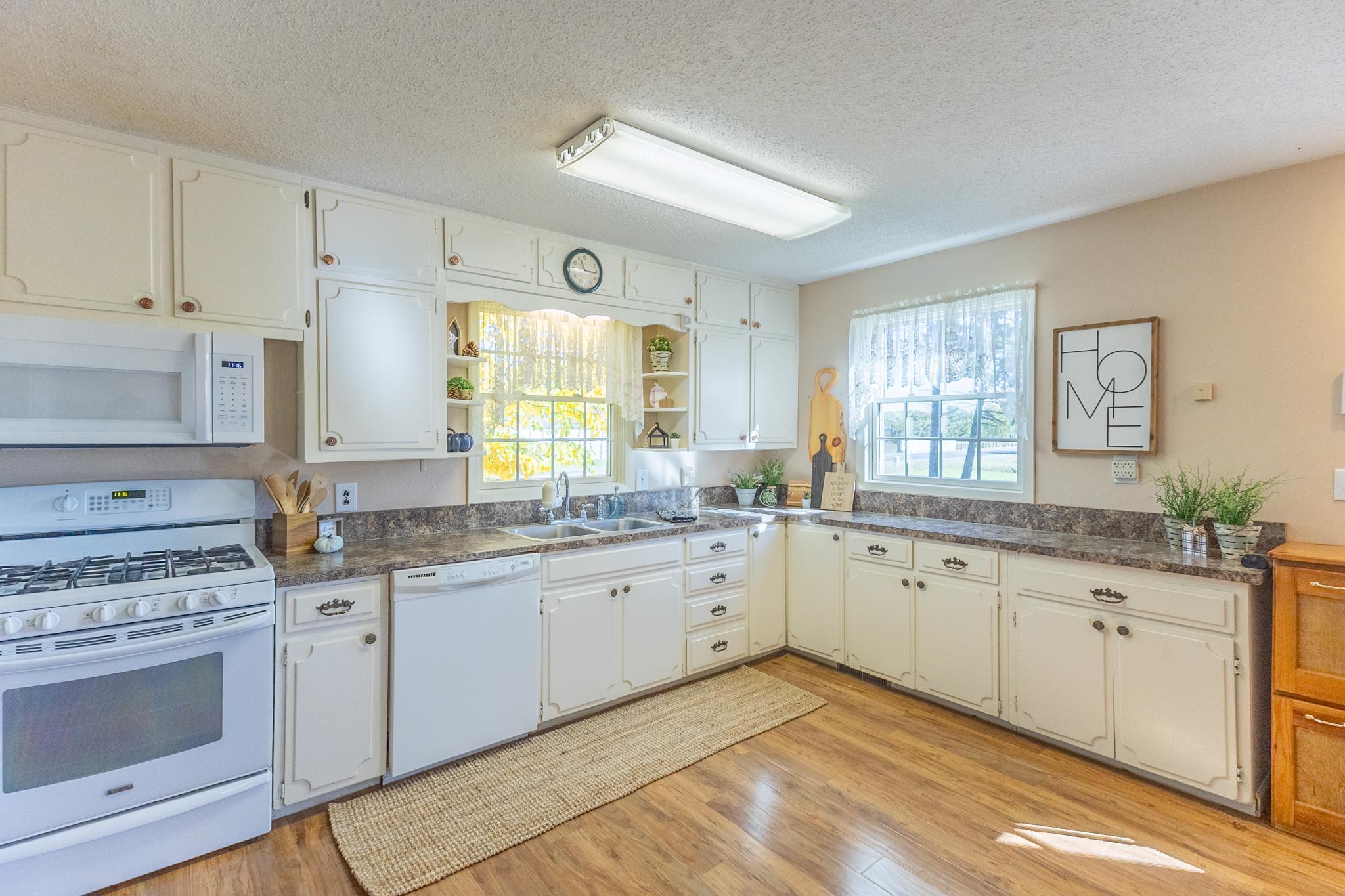 1959 single family home for sale at 2422 Sumac Road NE in Bemidji, MN — 2 bed, 1 bath (photo 12 of 72)