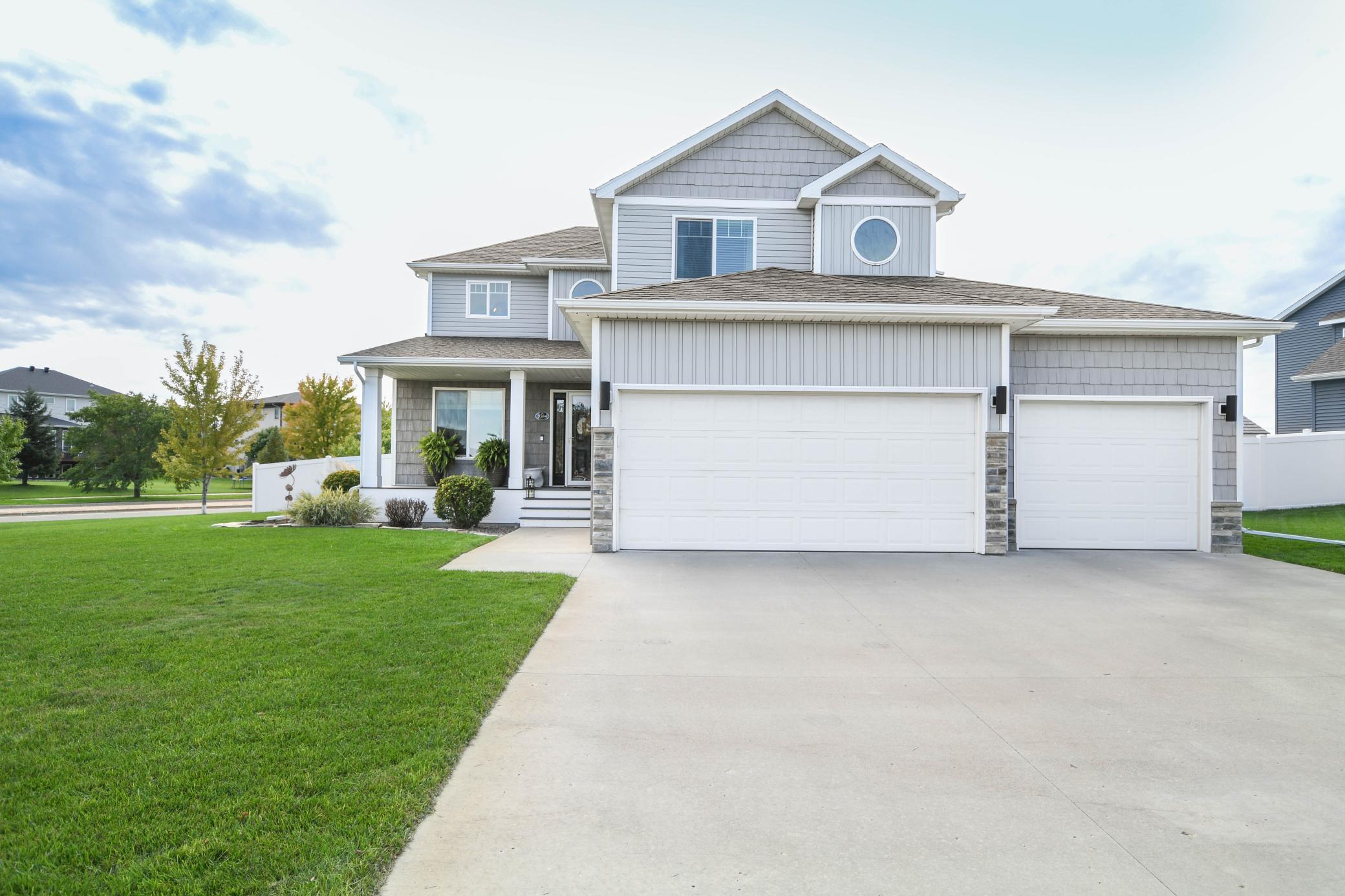 2013 single family home for sale at 3584 6th Street E in West Fargo, ND — 3 bed, 3 bath (photo 2 of 56)