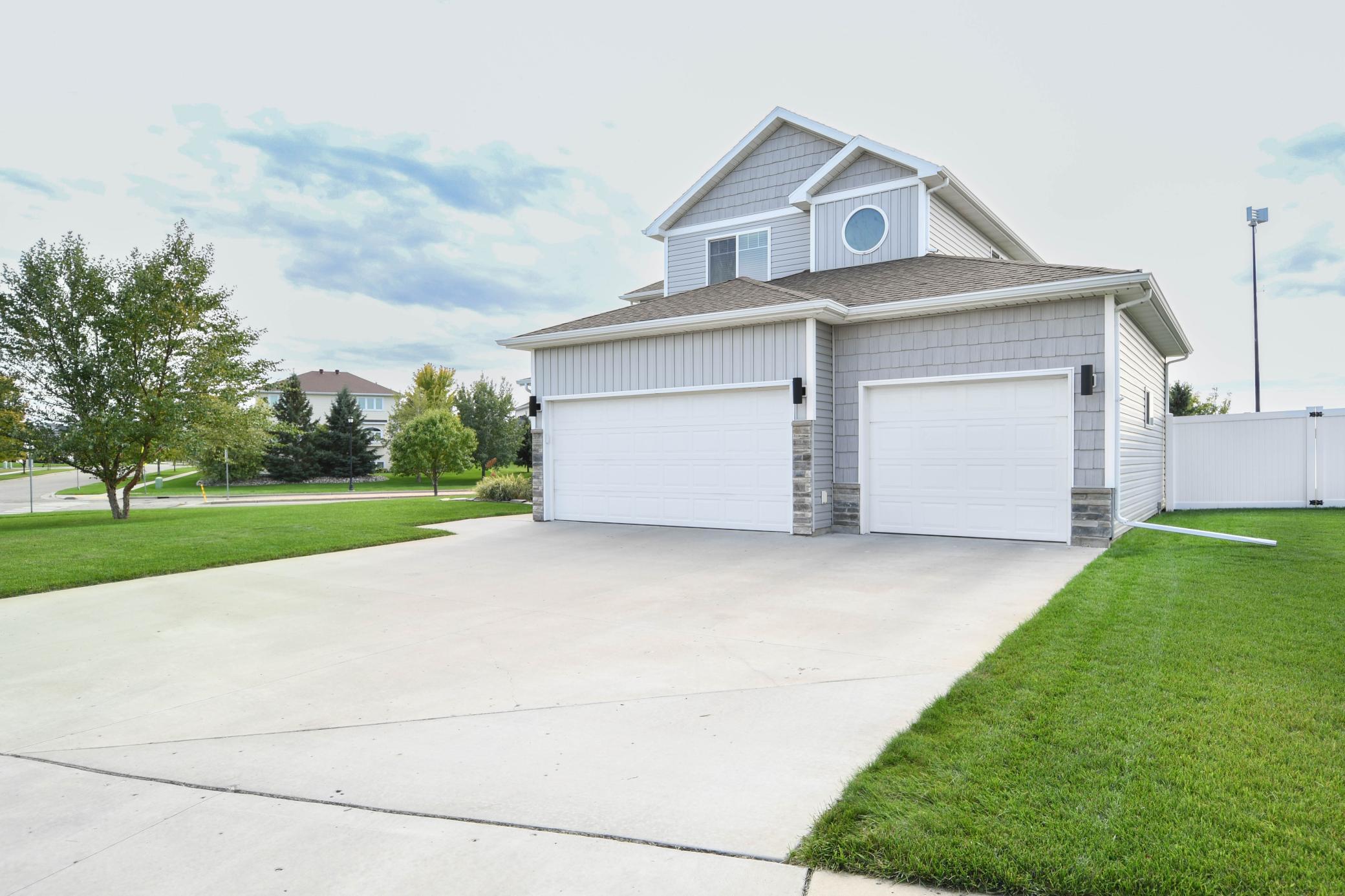 2013 single family home for sale at 3584 6th Street E in West Fargo, ND — 3 bed, 3 bath (photo 3 of 56)