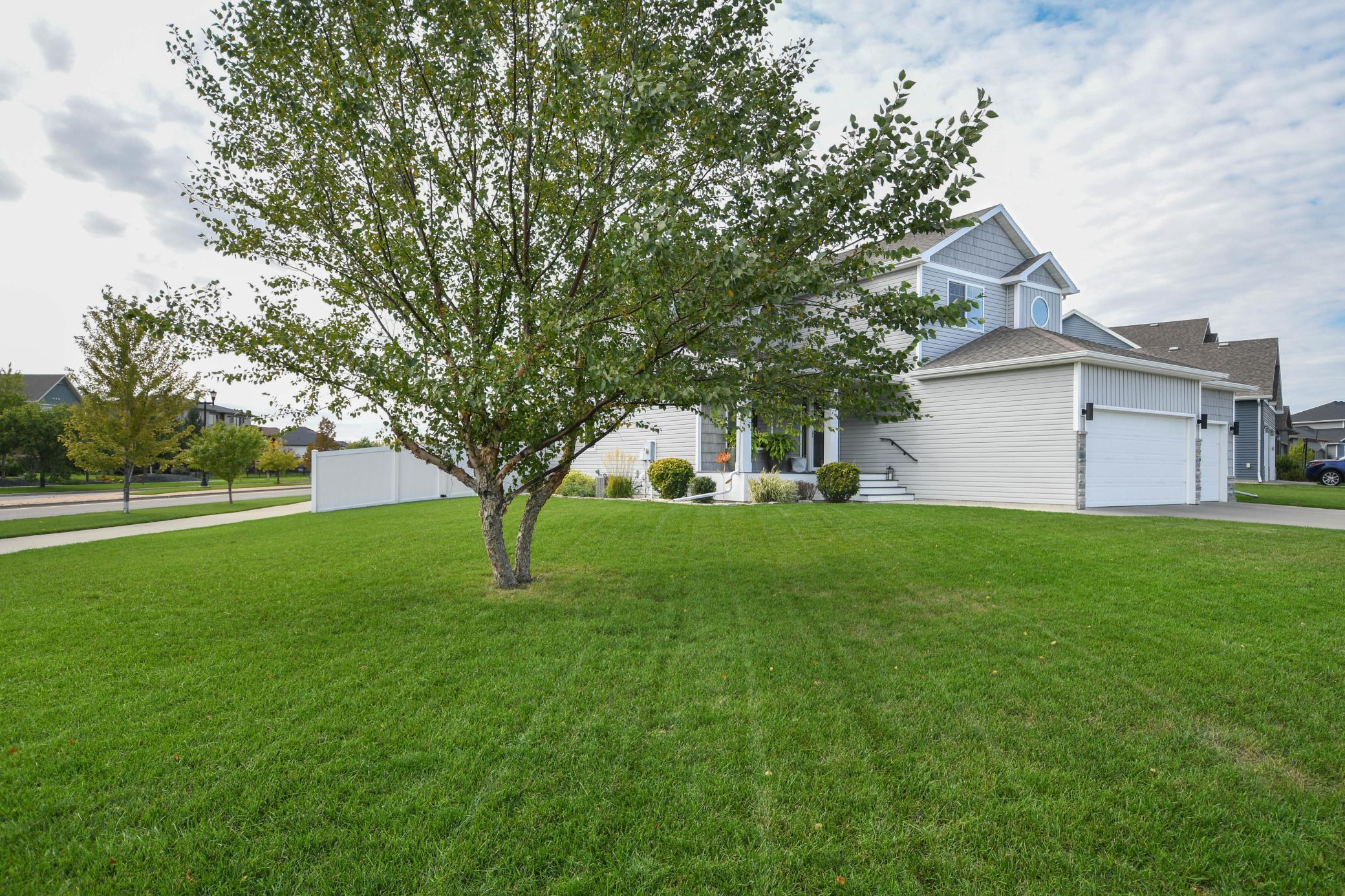 2013 single family home for sale at 3584 6th Street E in West Fargo, ND — 3 bed, 3 bath (photo 4 of 56)