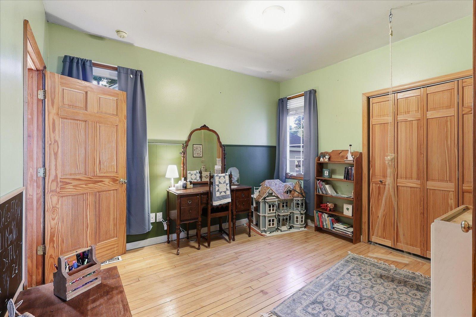 1933 single family home for sale at 106 Hartley Street in Coleraine, MN — 3 bed, 1 bath (photo 12 of 32)