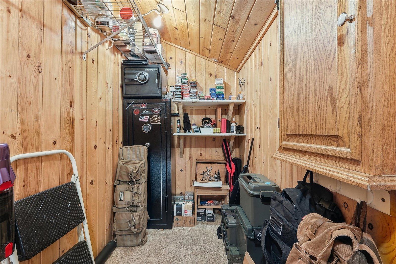 1933 single family home for sale at 106 Hartley Street in Coleraine, MN — 3 bed, 1 bath (photo 19 of 32)