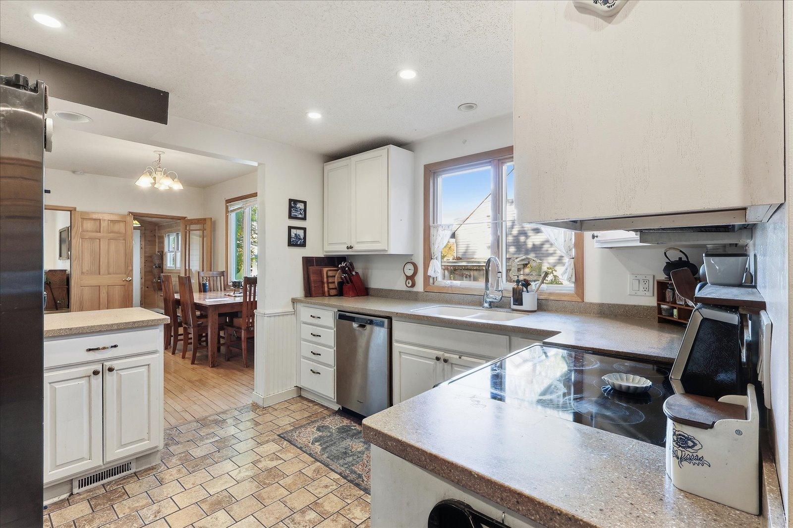 1933 single family home for sale at 106 Hartley Street in Coleraine, MN — 3 bed, 1 bath (photo 6 of 32)