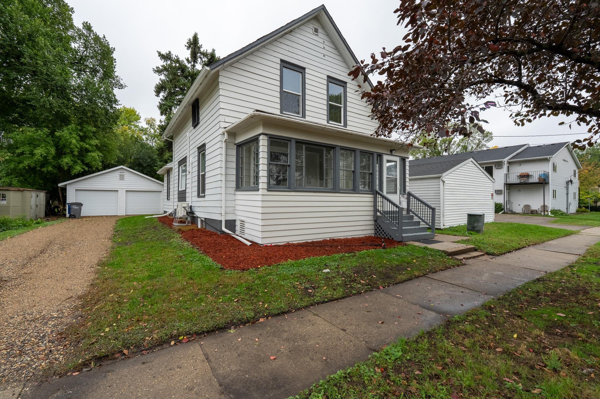 1920 single family home for sale at 415 3rd Avenue S in Moorhead, MN — 6 bed, 3 bath (photo 2 of 45)