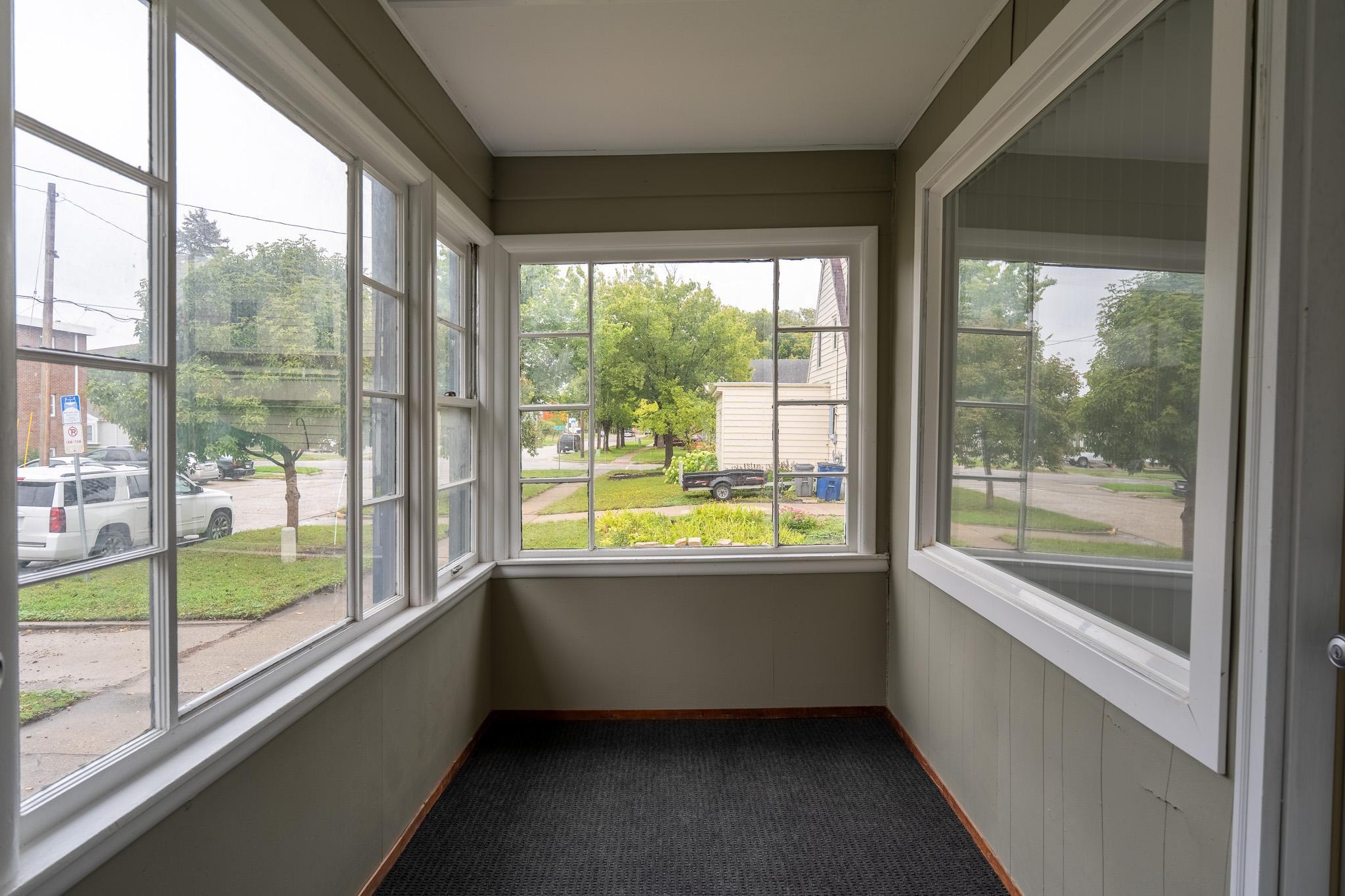 1920 single family home for sale at 415 3rd Avenue S in Moorhead, MN — 6 bed, 3 bath (photo 11 of 45)