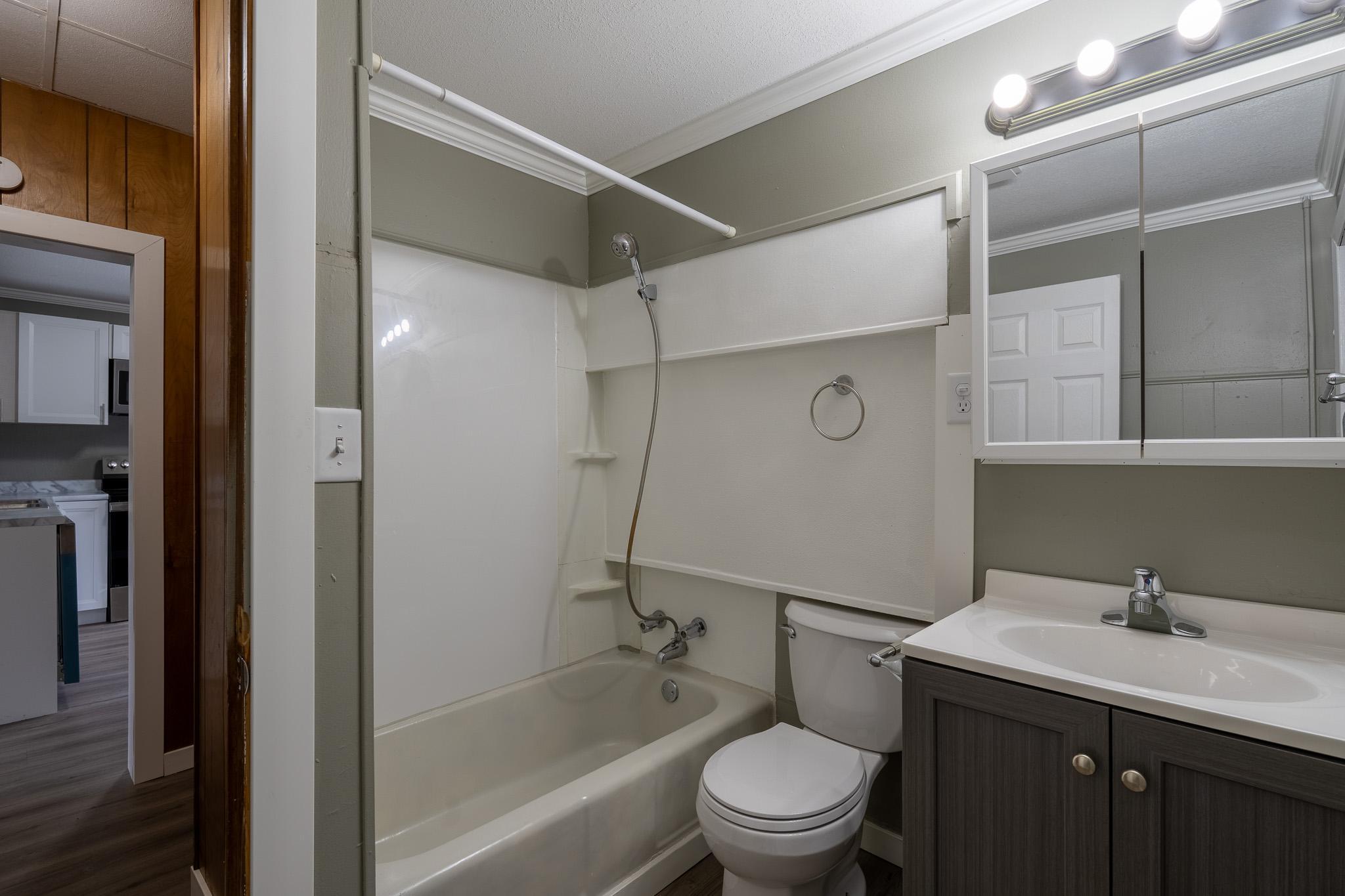 1920 single family home for sale at 415 3rd Avenue S in Moorhead, MN — 6 bed, 3 bath (photo 17 of 45)
