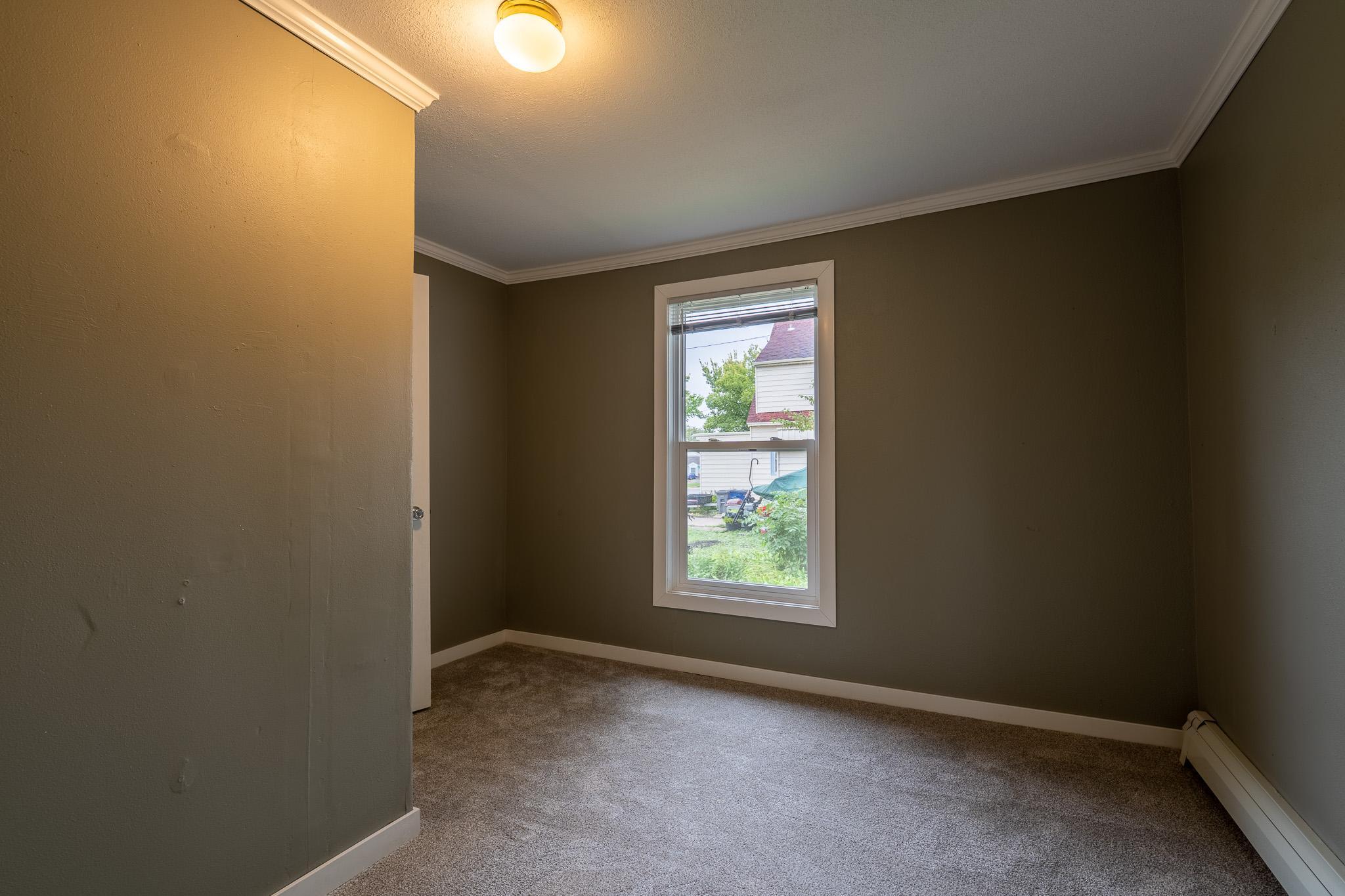 1920 single family home for sale at 415 3rd Avenue S in Moorhead, MN — 6 bed, 3 bath (photo 19 of 45)