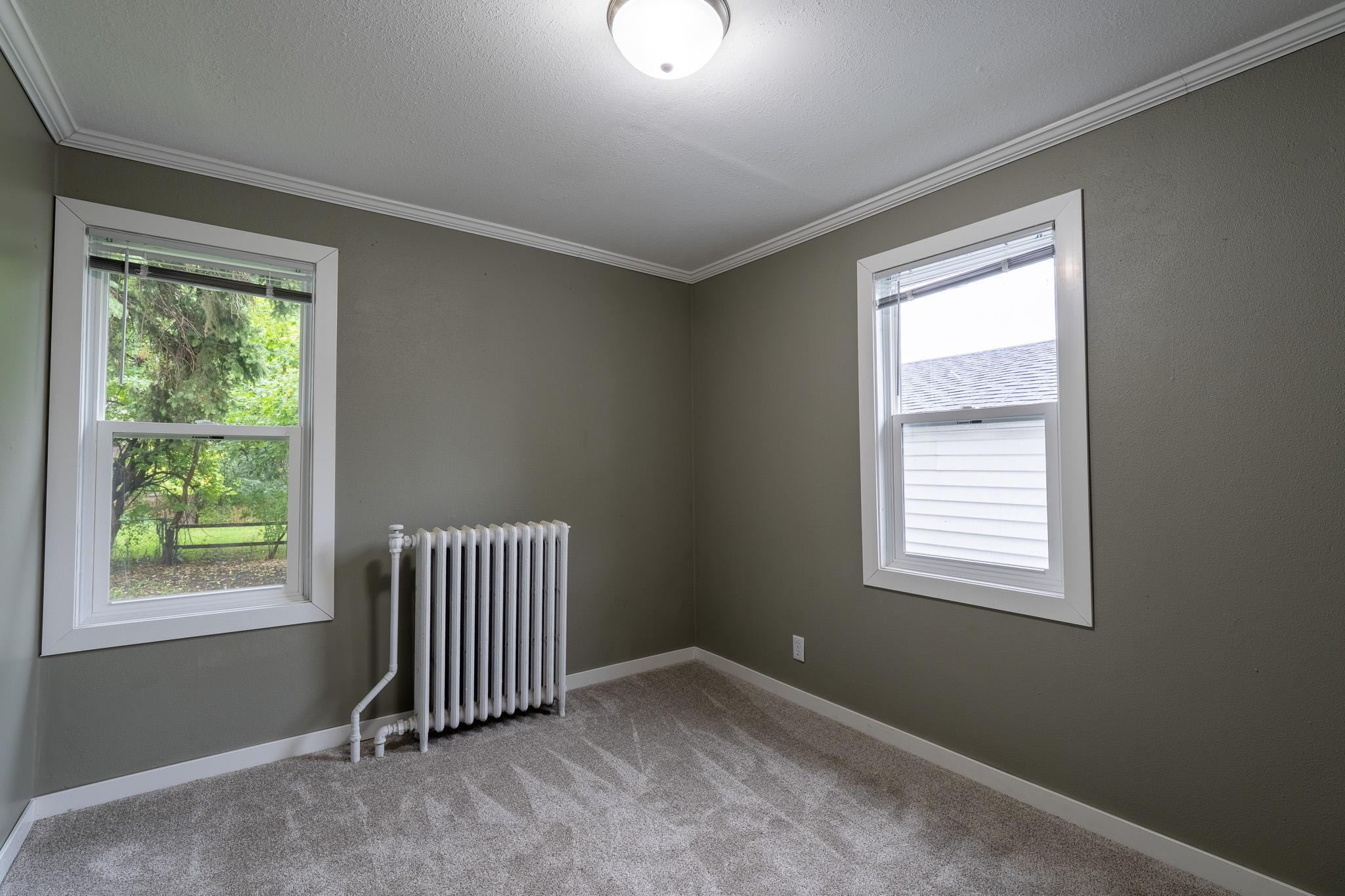 1920 single family home for sale at 415 3rd Avenue S in Moorhead, MN — 6 bed, 3 bath (photo 20 of 45)