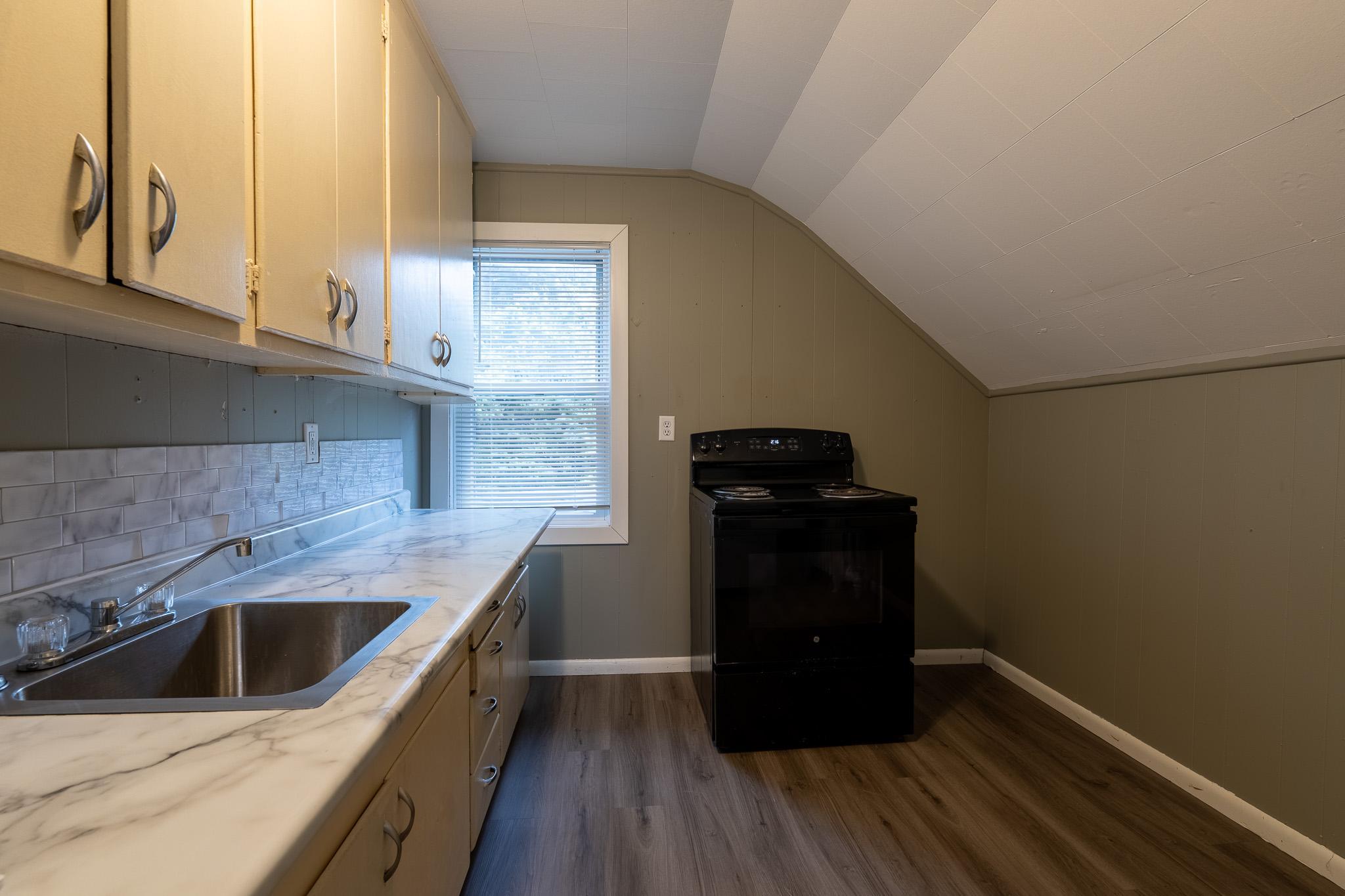 1920 single family home for sale at 415 3rd Avenue S in Moorhead, MN — 6 bed, 3 bath (photo 24 of 45)