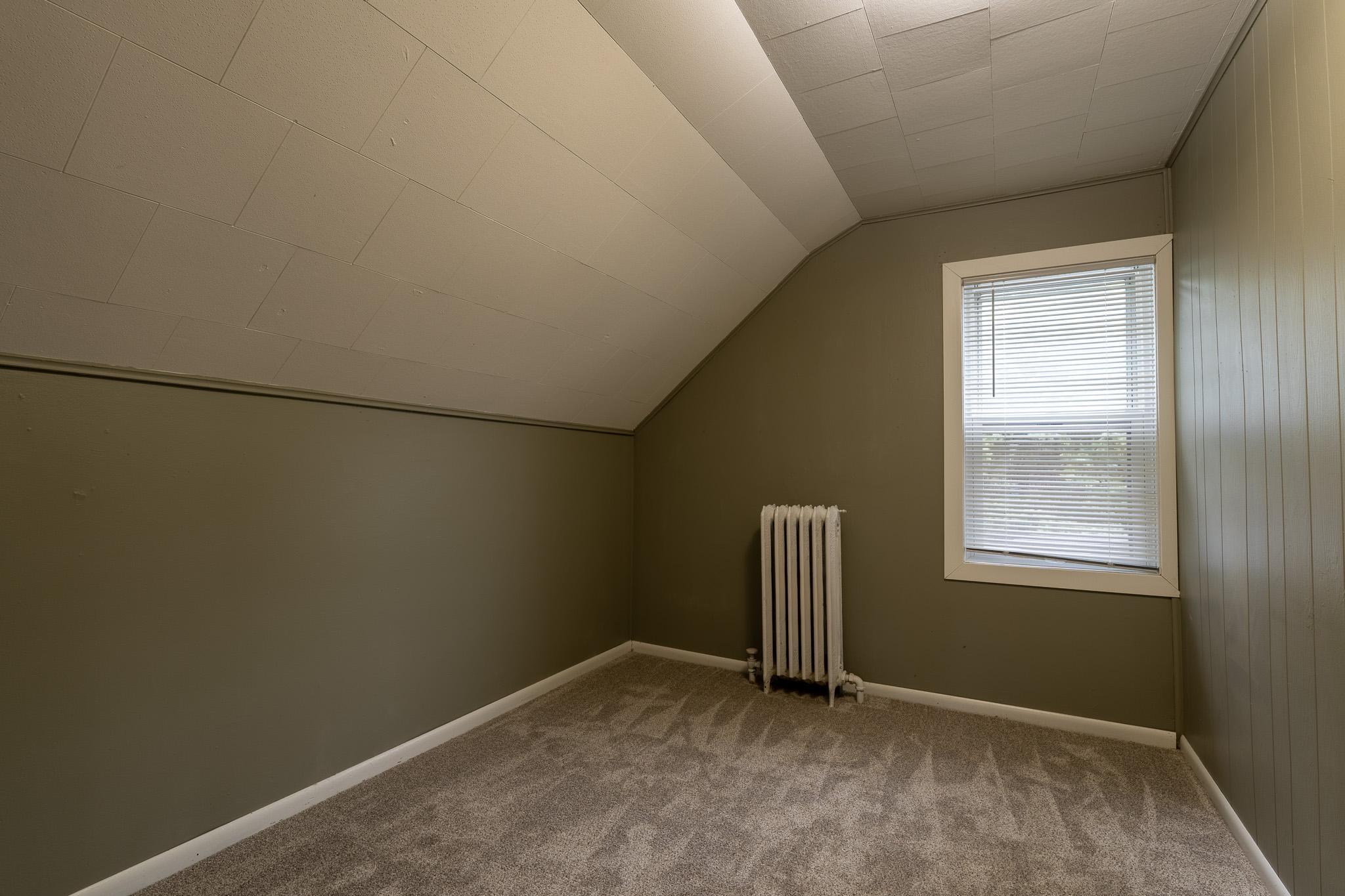 1920 single family home for sale at 415 3rd Avenue S in Moorhead, MN — 6 bed, 3 bath (photo 28 of 45)
