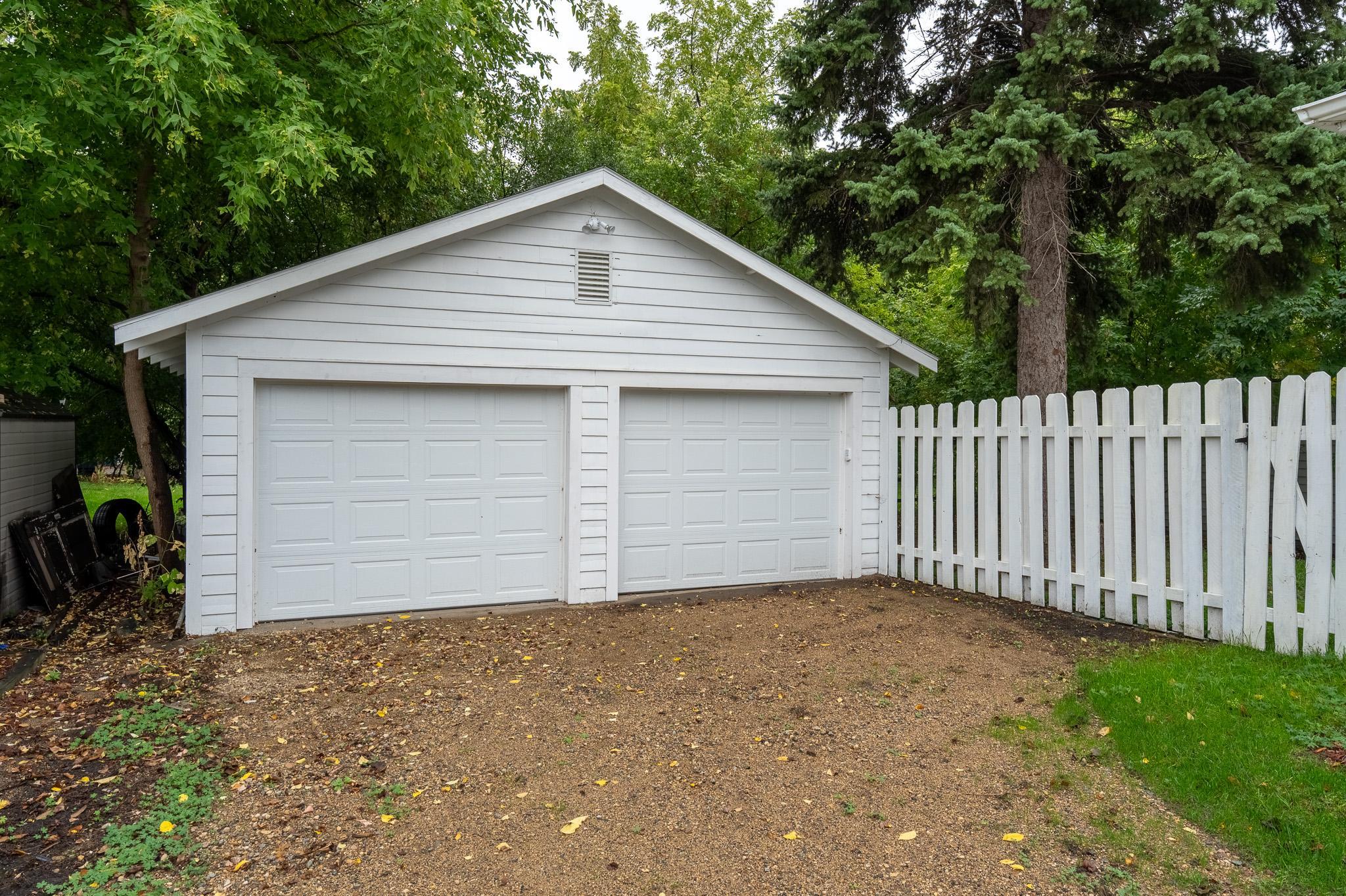 1920 single family home for sale at 415 3rd Avenue S in Moorhead, MN — 6 bed, 3 bath (photo 4 of 45)