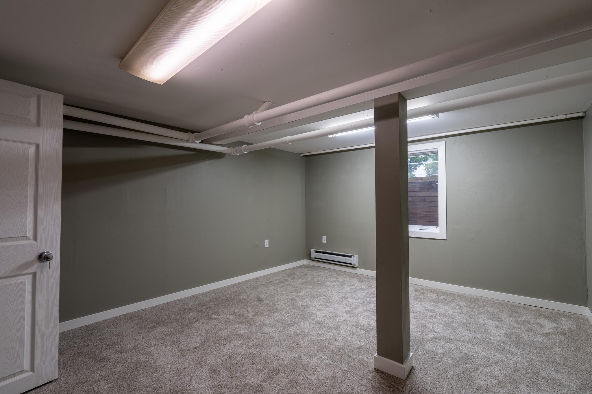 1920 single family home for sale at 415 3rd Avenue S in Moorhead, MN — 6 bed, 3 bath (photo 33 of 45)